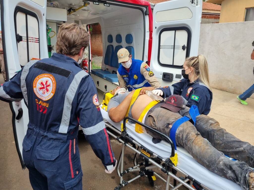 Trabalhador leva choque elétrico e depois cai de telhado de residência em Paiçandu