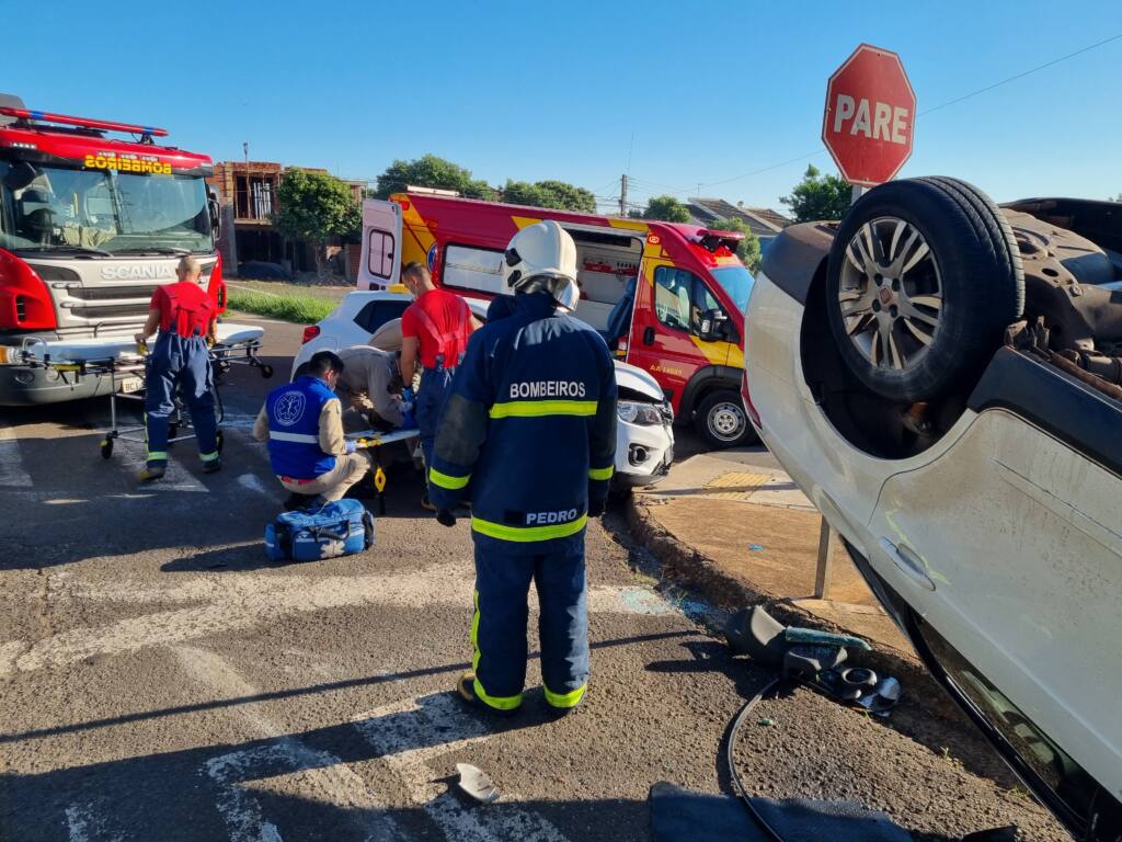 Duas pessoas ficaram feridas em acidente no Jardim Santa Helena em Maringá