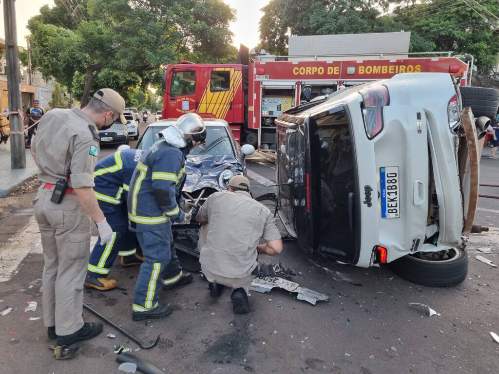 Criança e uma mulher ficam feridas em acidente gravíssimo na Vila Operária