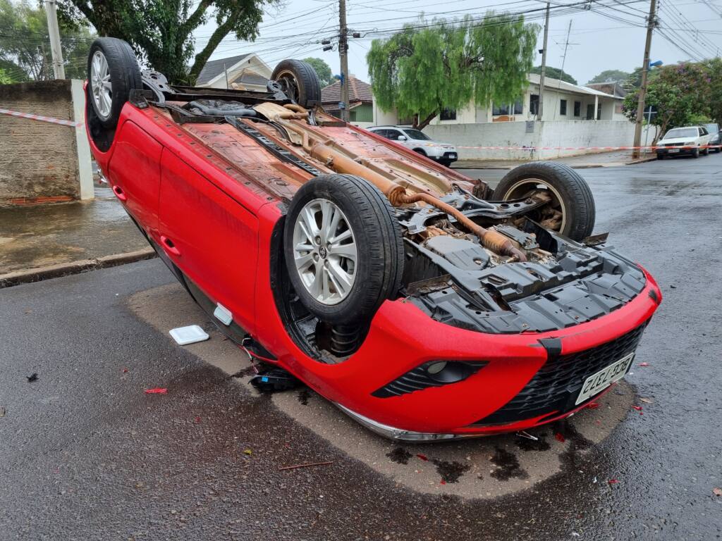 Casal é socorrido ao sofrer acidente na Vila Operária em Maringá