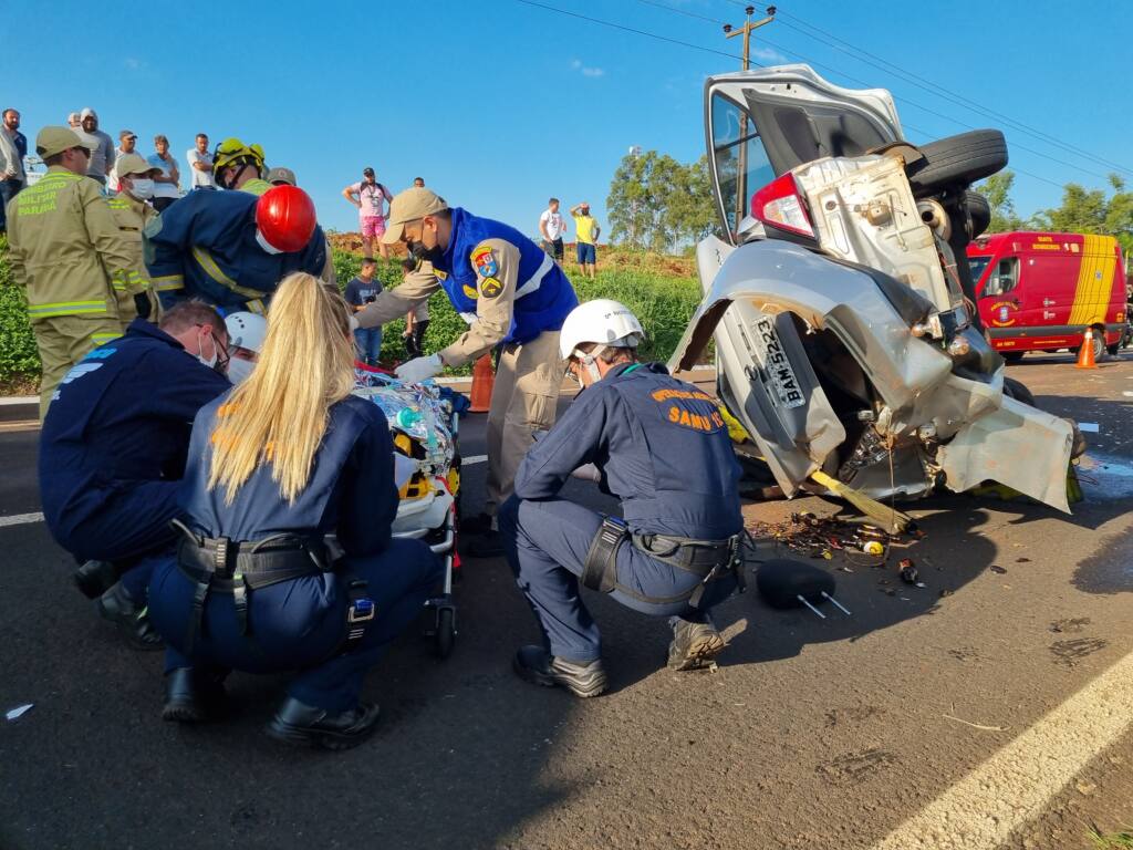 Adultos e criança ficam feridos em acidente grave na rodovia BR-376