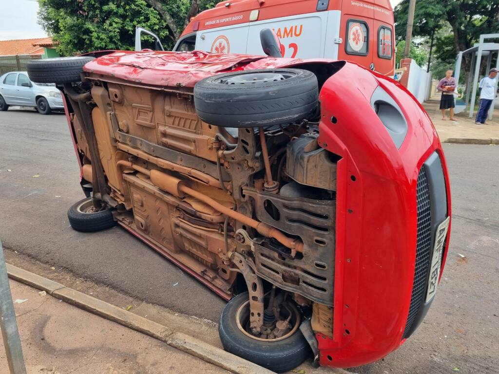 Motorista invade preferencial e causa acidente no Conjunto Branca Vieira