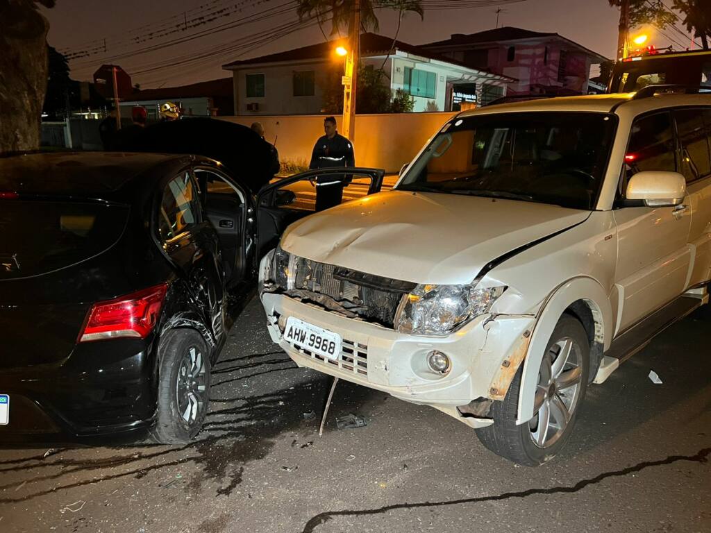 Motorista embriagado causa acidente e depois foge do local