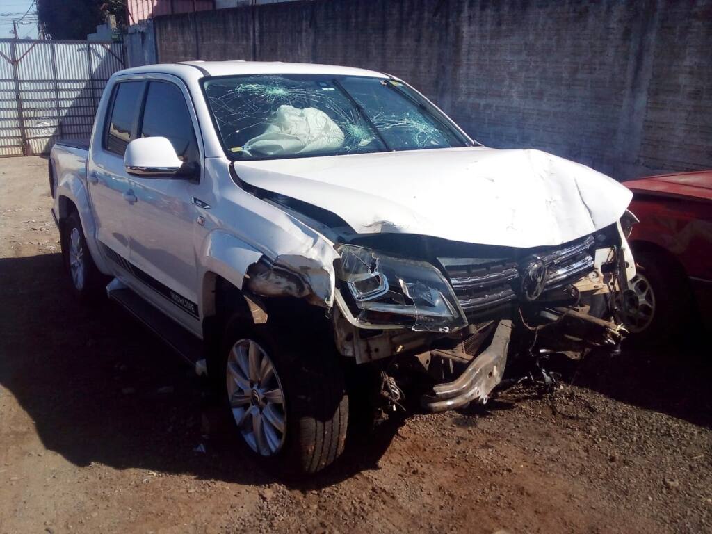 Homem é entubado após camionete invadir estacionamento do Shopping Catuaí