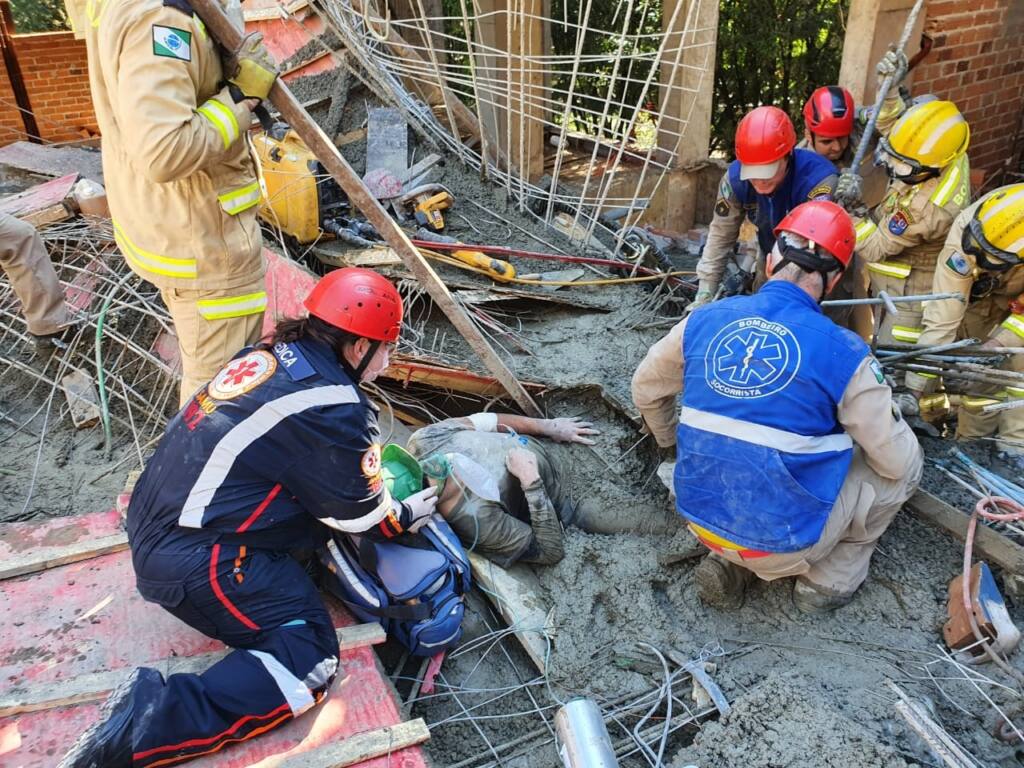 Desabamento de laje na UEM deixa 5 trabalhadores em estado grave