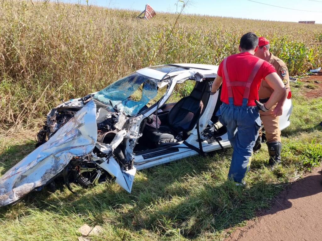 Colisão frontal na rodovia PR-317 em Maringá deixa um ferido gravemente