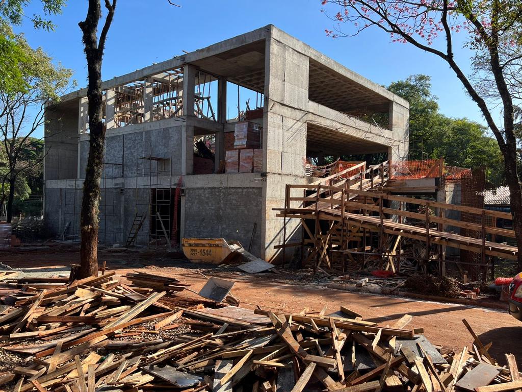 Perícia aponta irregularidades em obra que desabou na UEM.