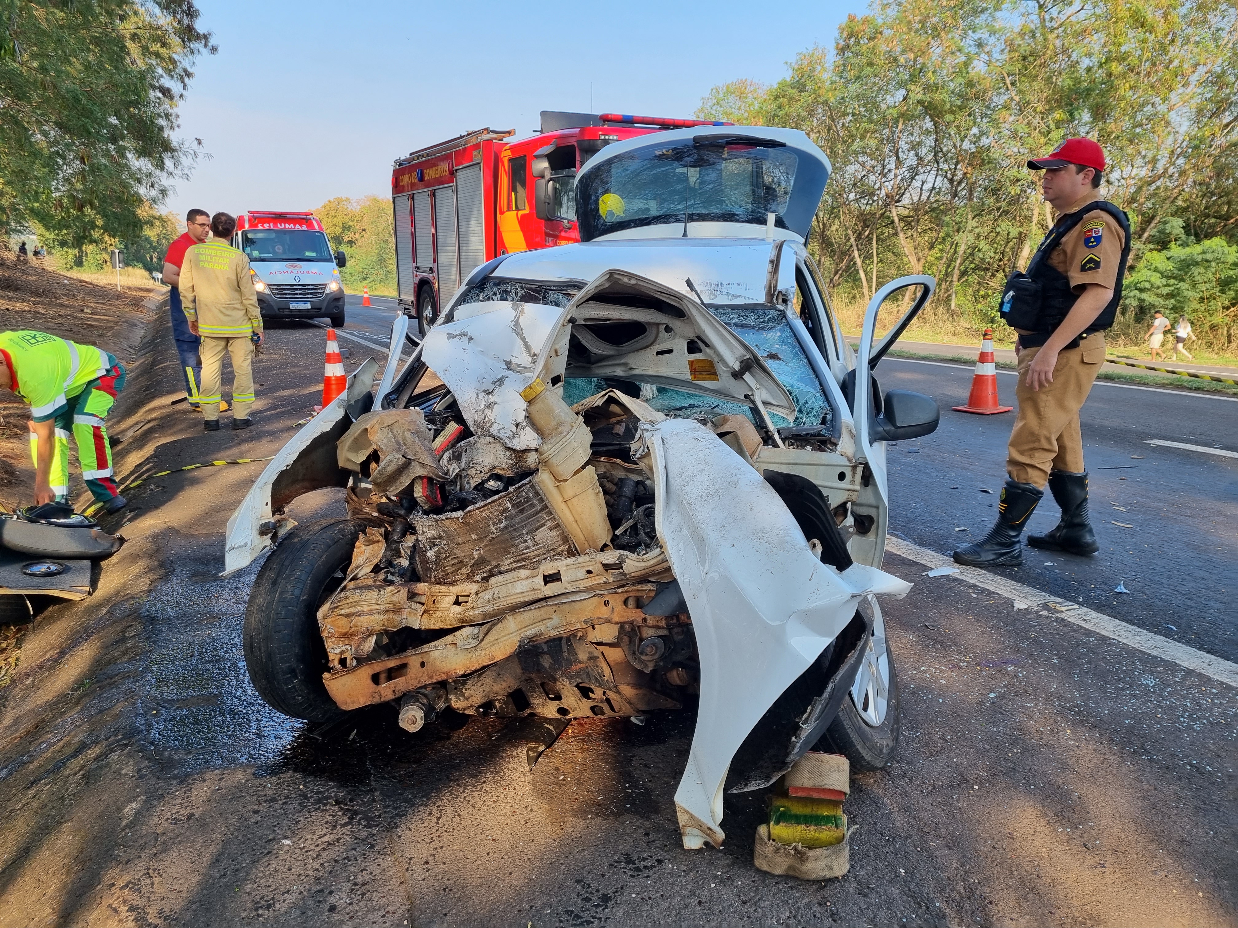 Mulher de 32 anos fica ferida ao sofrer acidente gravíssimo na rodovia PR-317 em Maringá.