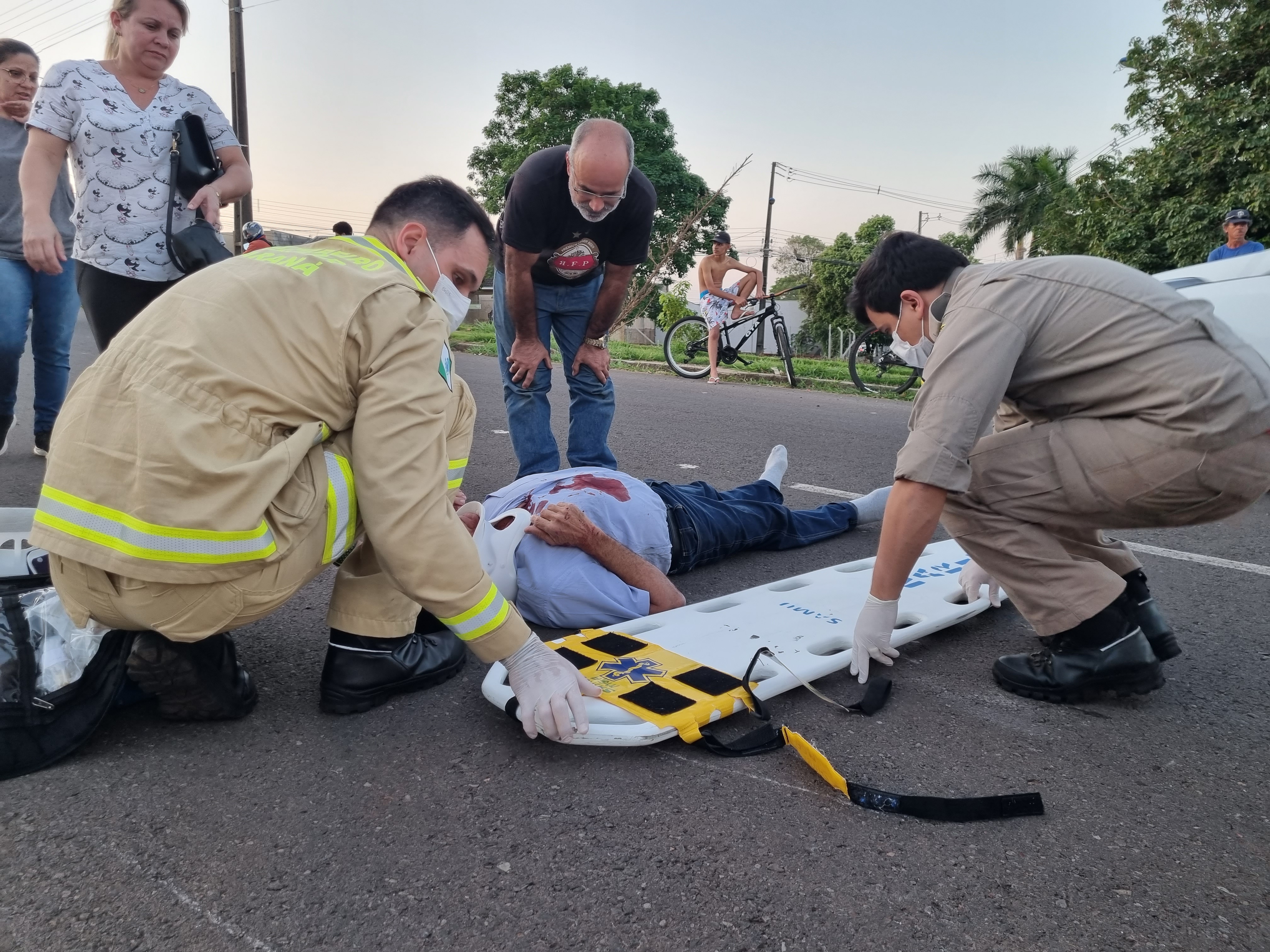 Homem de 67 anos é atropelado por moto em Maringá.