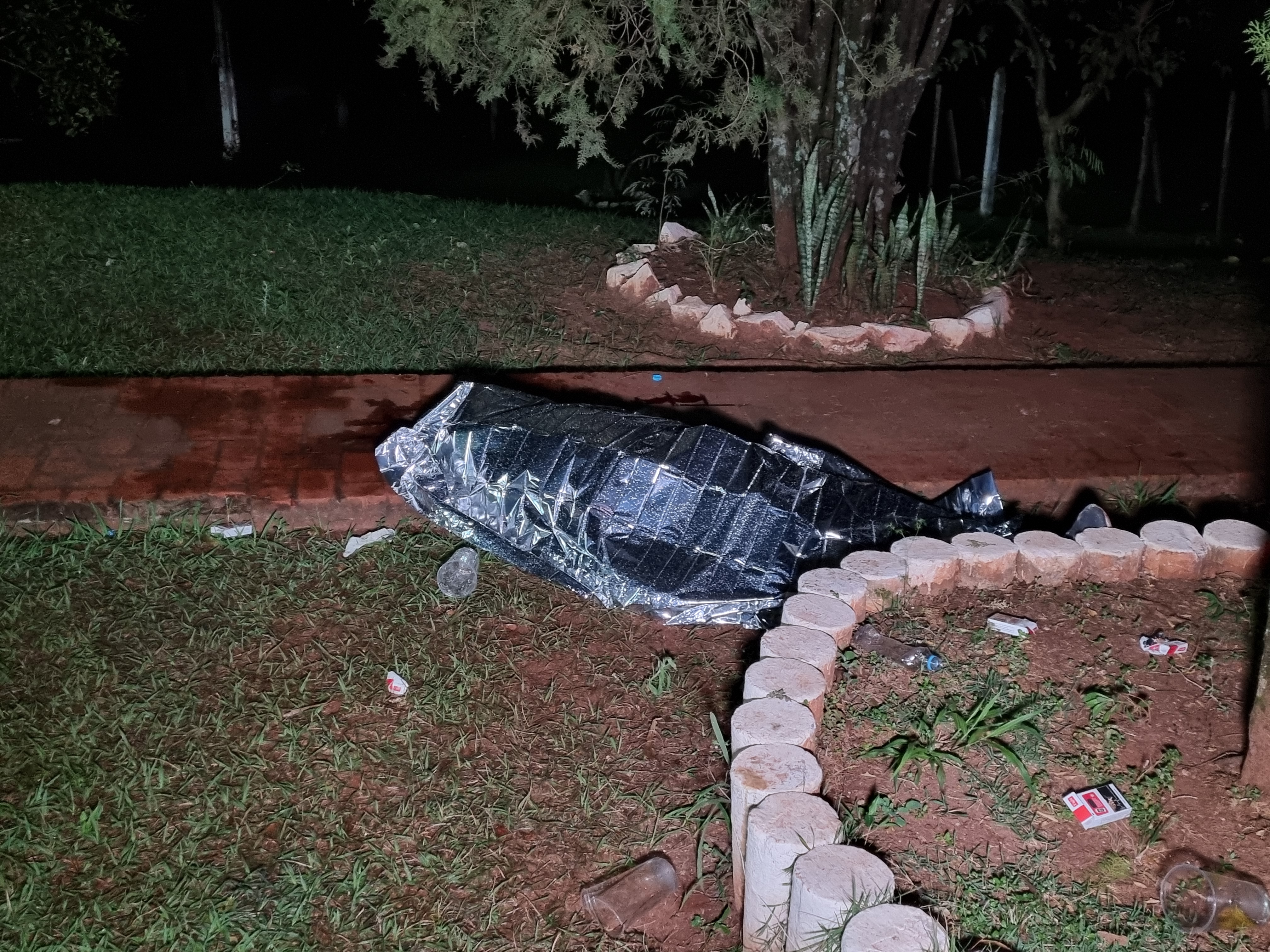 Dois rapazes são mortos a tiros em festa sunset que ocorria em chácara de Maringá.