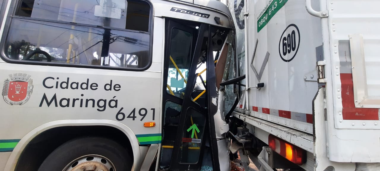 Acidente envolvendo ônibus do transporte coletivo deixa 7 feridos em Maringá