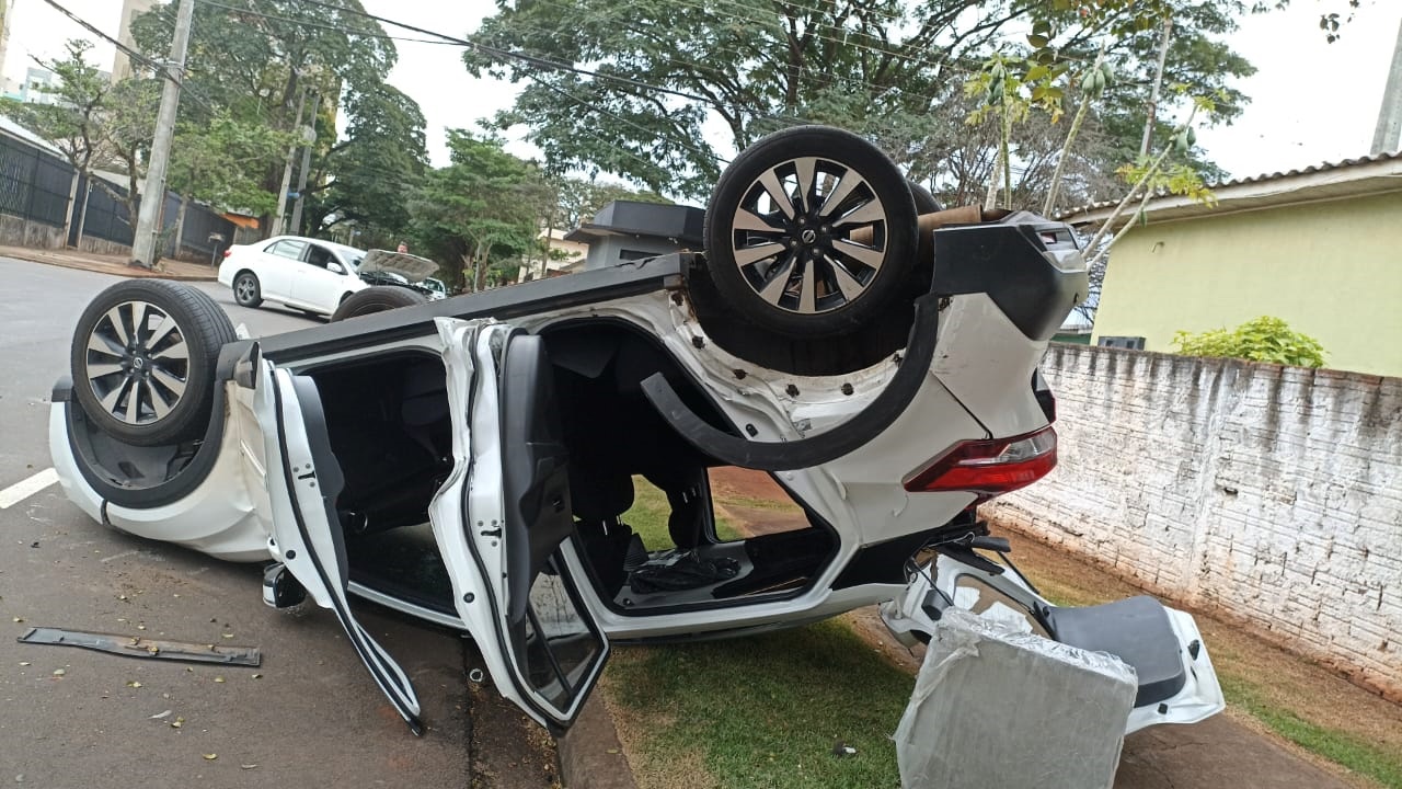 Motorista embriagado causa acidente no Jardim Novo Horizonte em Maringá