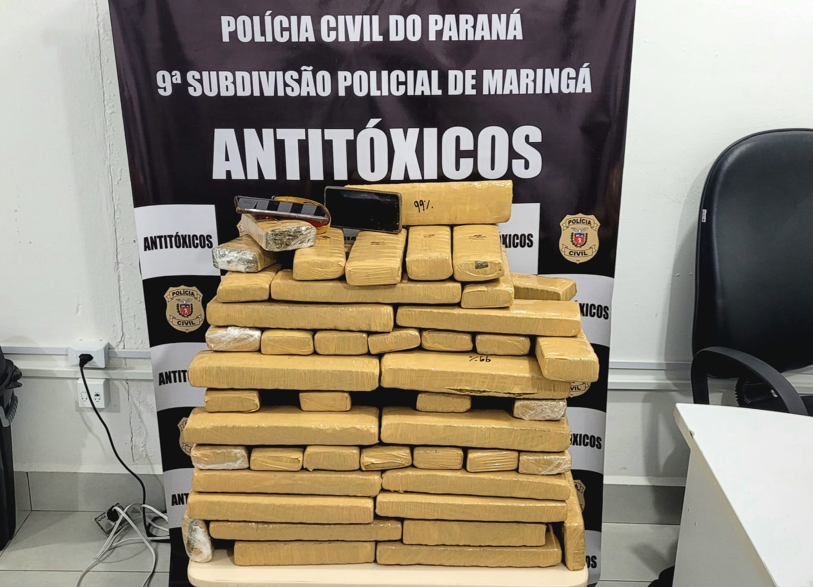 Casal é preso com mais de 50 quilos de maconha em Maringá