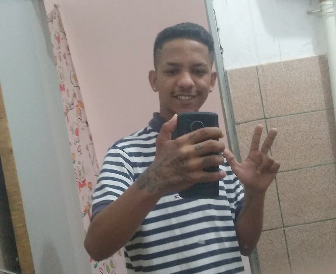 Jovem de 19 anos é assassinado dentro de sua casa na cidade de Maringá