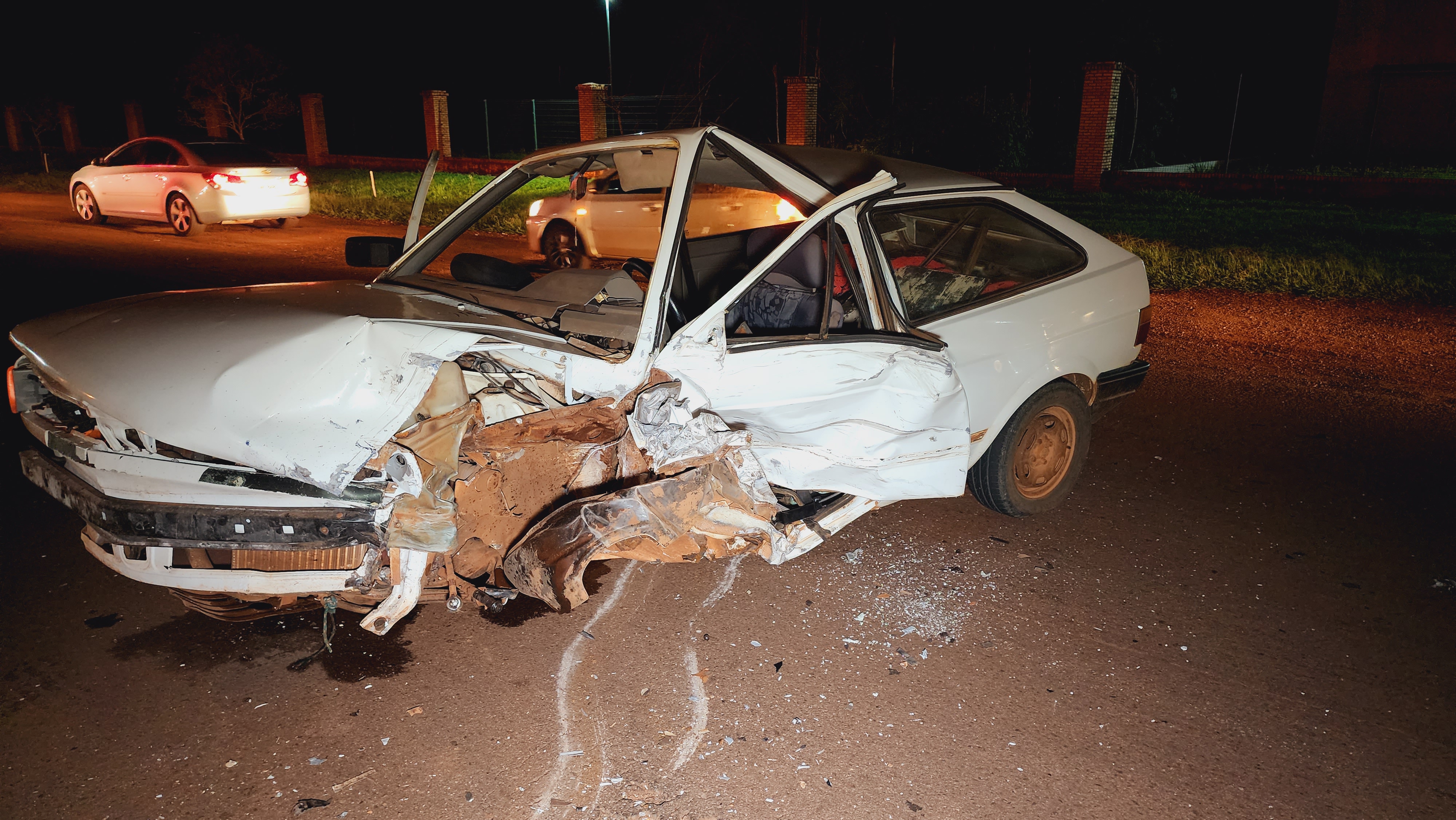 Batida violenta entre dois veículos na rodovia PR-317 deixa vários feridos