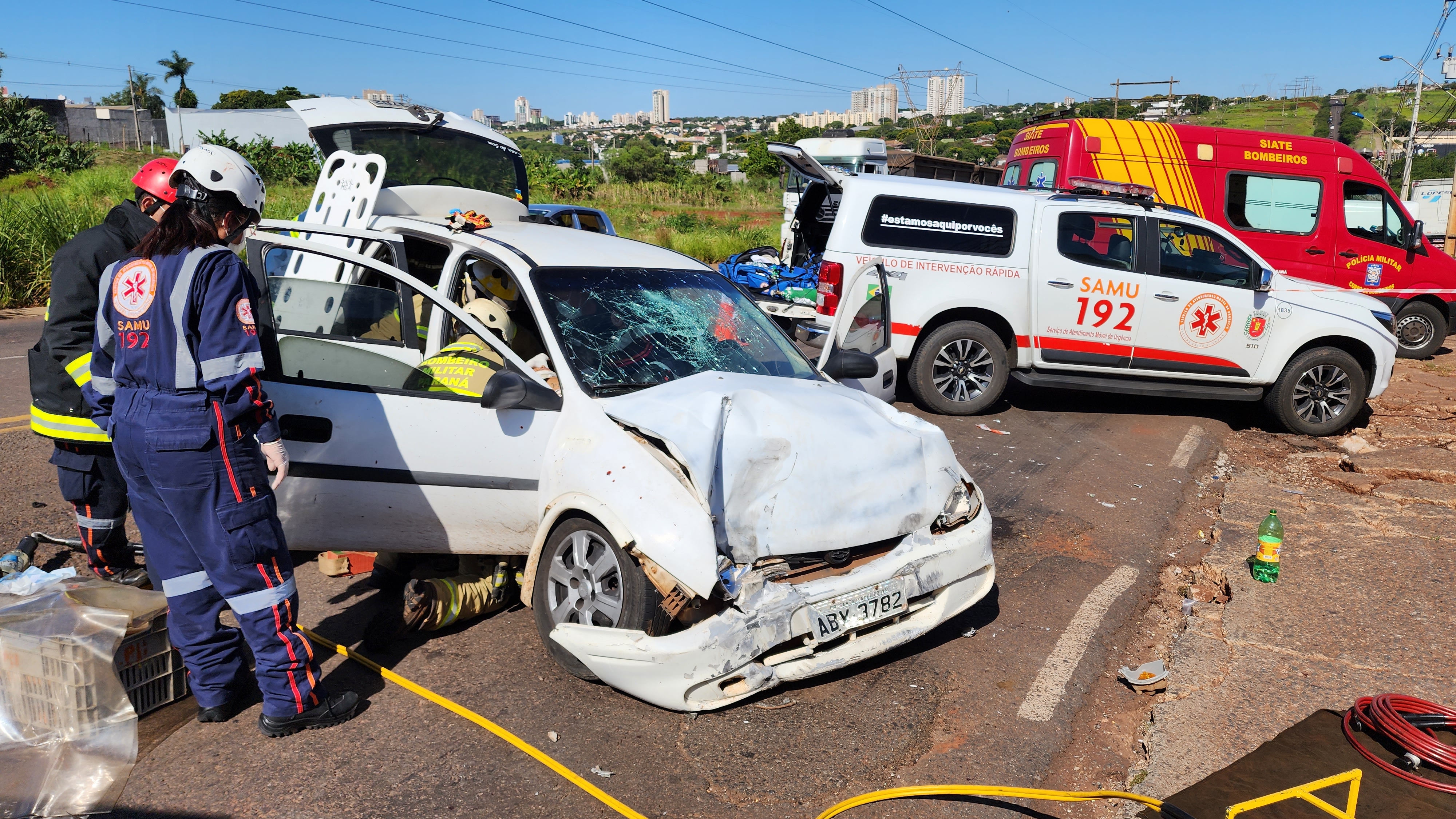 Pessoas ficam feridas em acidente grave no Contorno Sul de Maringá