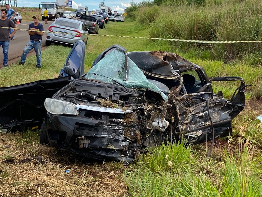 Colisão frontal na 317 em Maringá deixa saldo de um morto, uma pessoa gravemente ferida e um bebê de 3 meses resgatado com vida