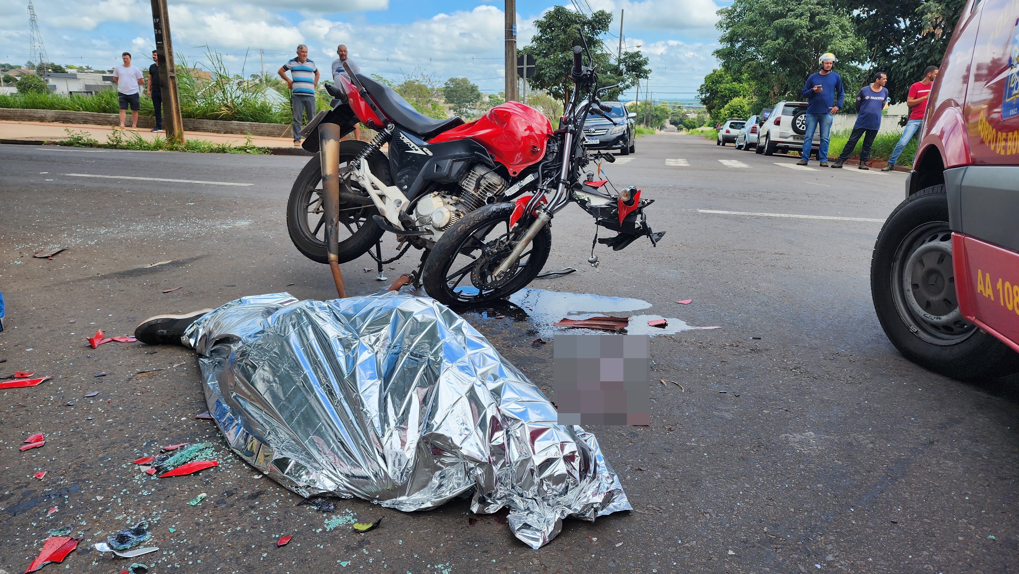 Motoboy morre de acidente após motorista cruzar sua preferencial