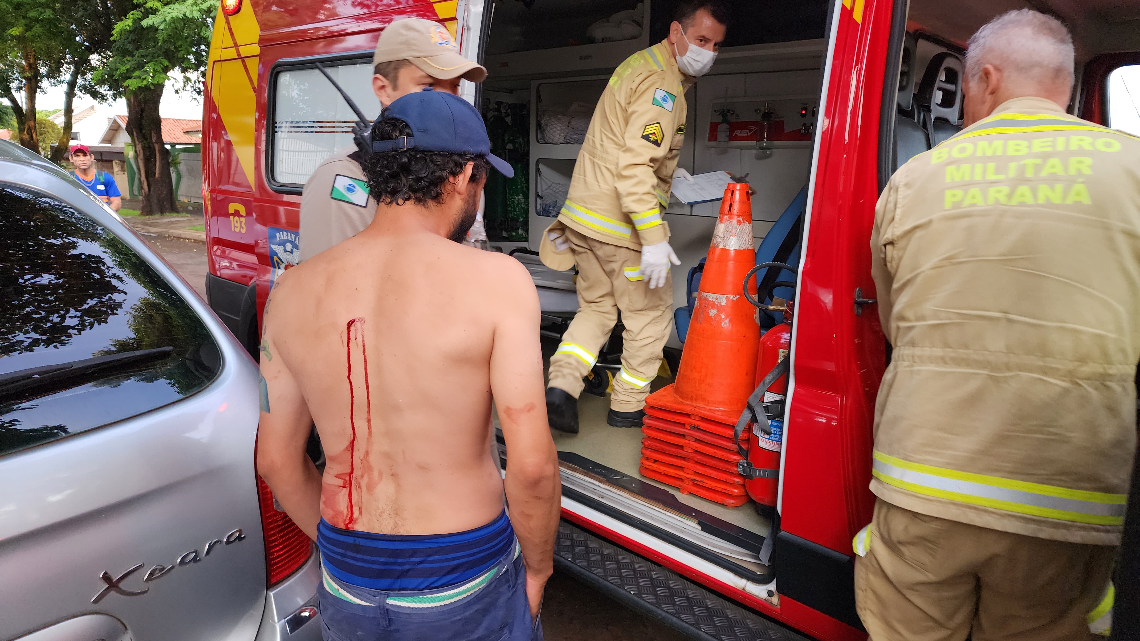 Rapaz com mandado de prisão é esfaqueado durante briga familiar