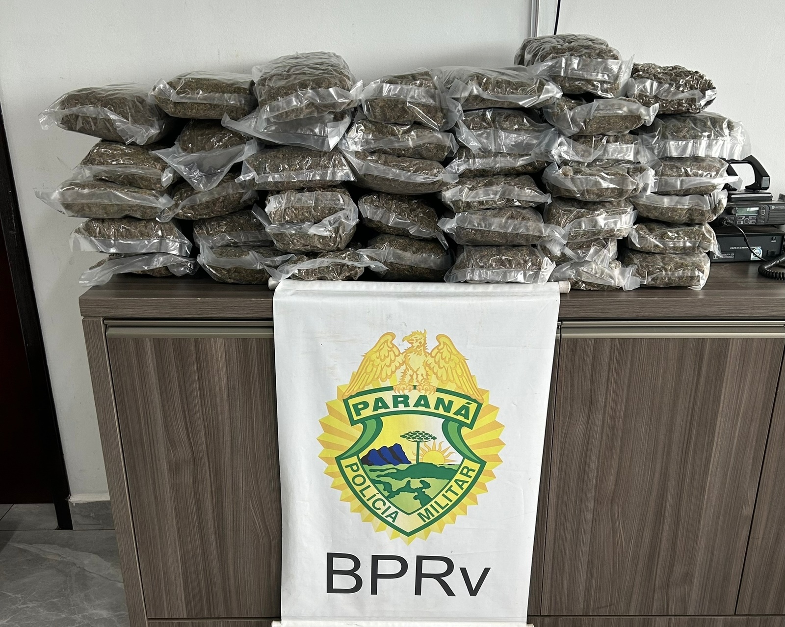 Polícia Rodoviária Estadual apreende 40 quilos de maconha na rodovia de Floresta