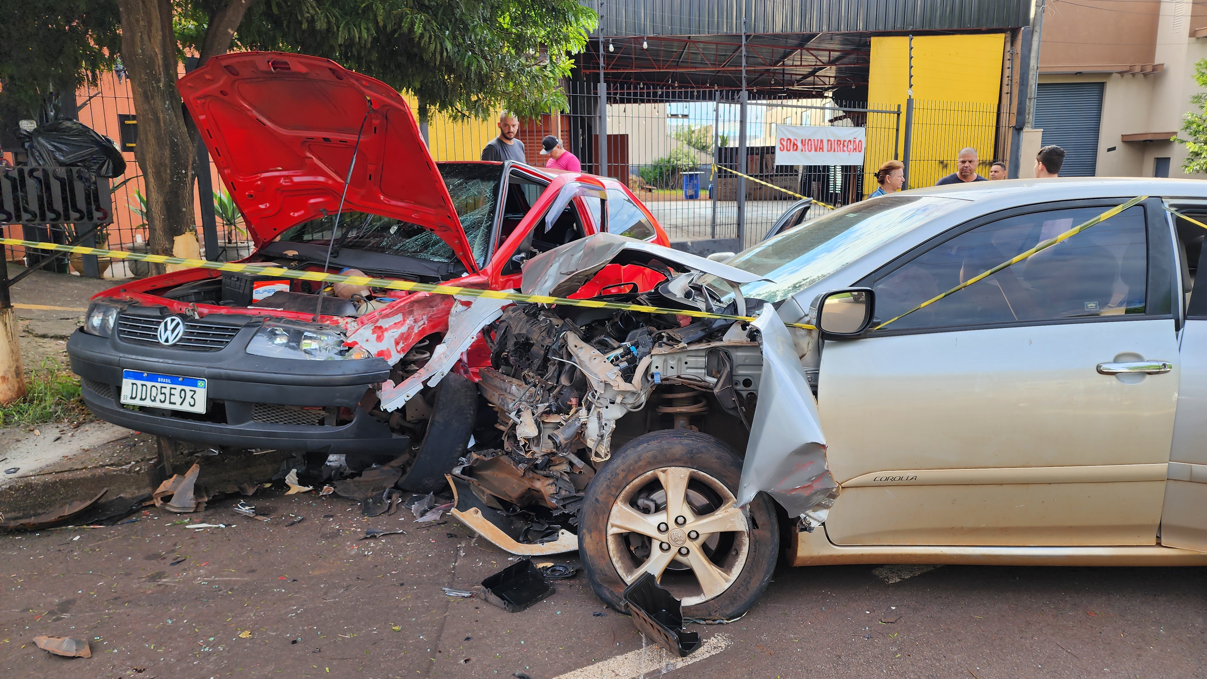 Mulher fica ferida ao sofrer acidente na Avenida Cerro Azul em Maringá