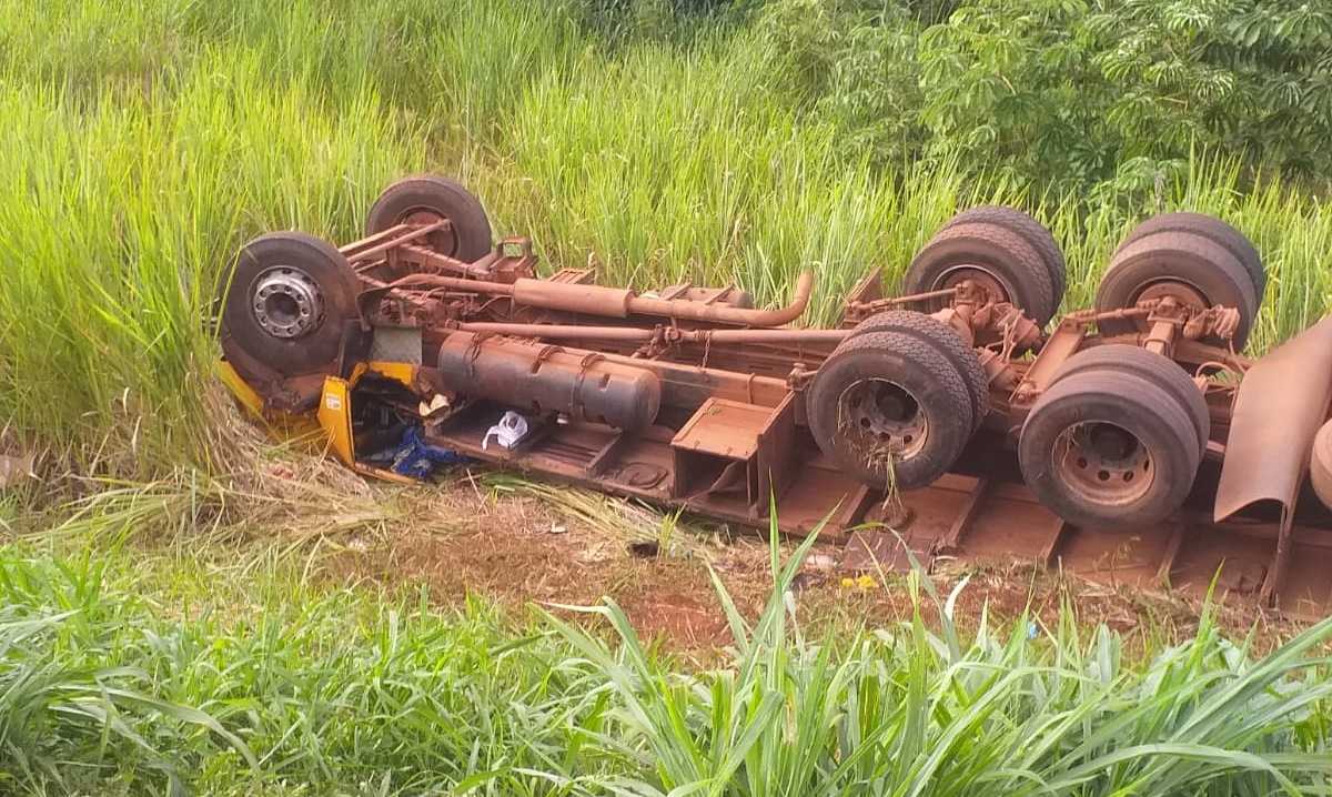 Motorista de 64 anos morre de acidente na rodovia PR-323 em Doutor Camargo