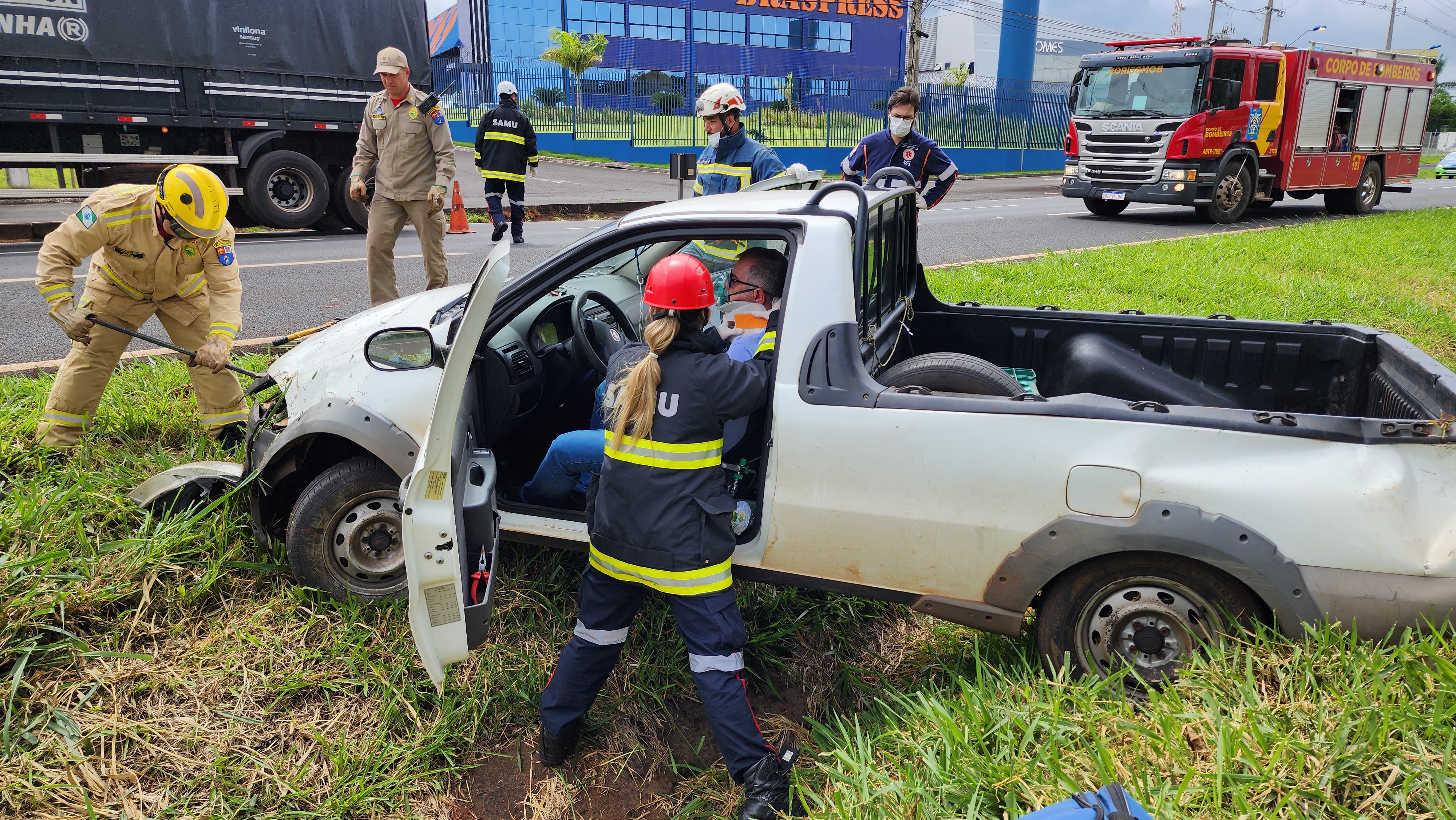 Acidentes na 317 deixa dois senhores de idade feridos.