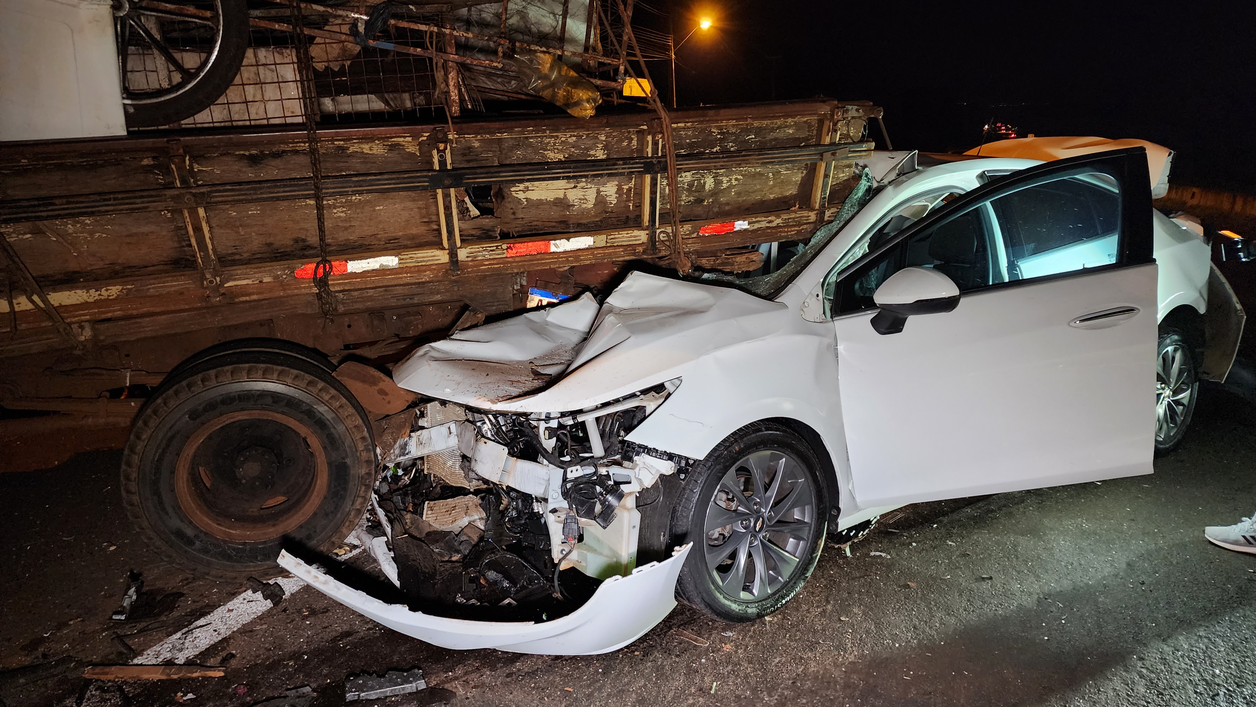 Motorista escapa ileso de acidente gravíssimo na rodovia PR-317 em Maringá