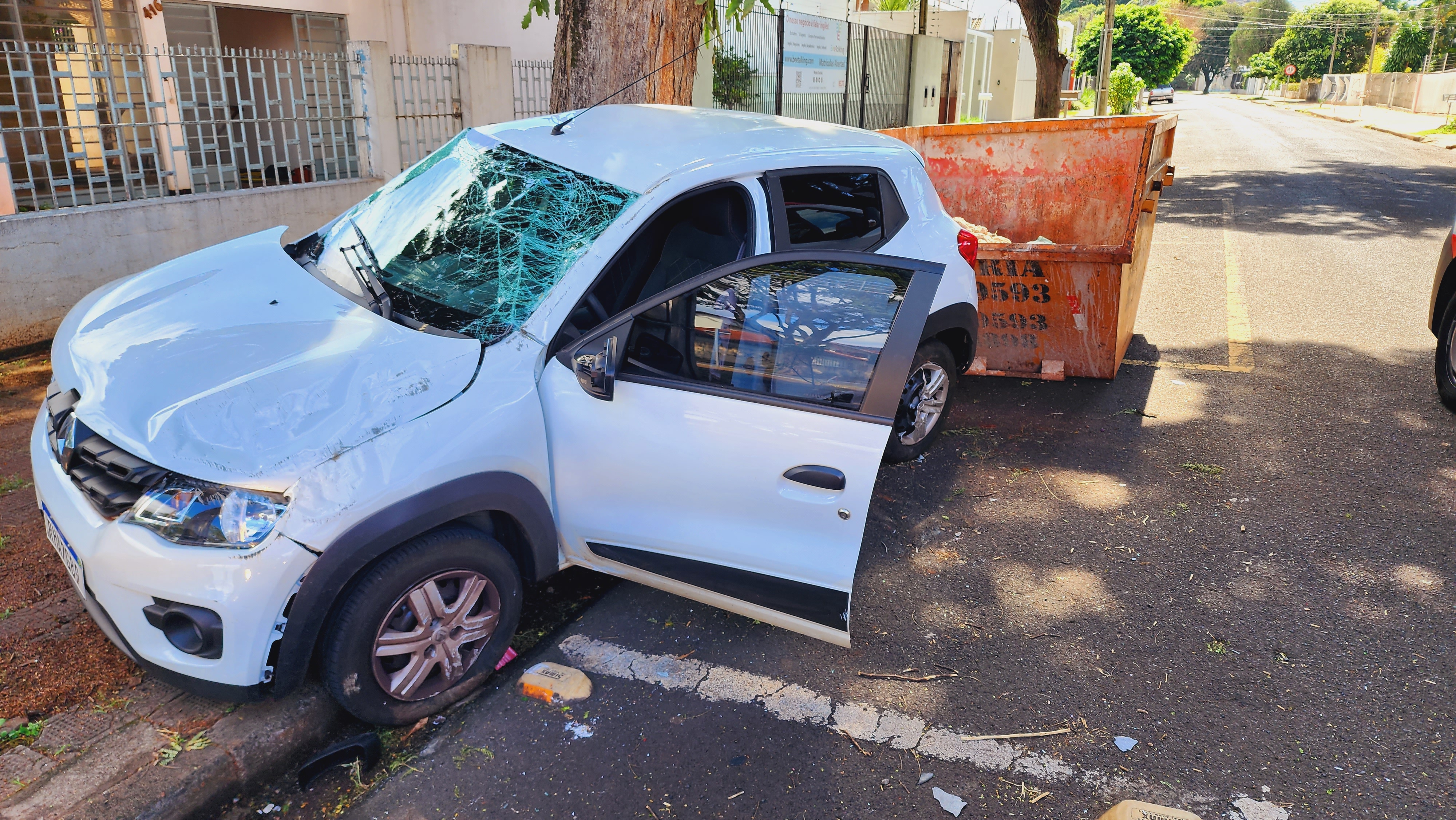 Mãe e filha ficam feridas em acidente na zona 2 em Maringá