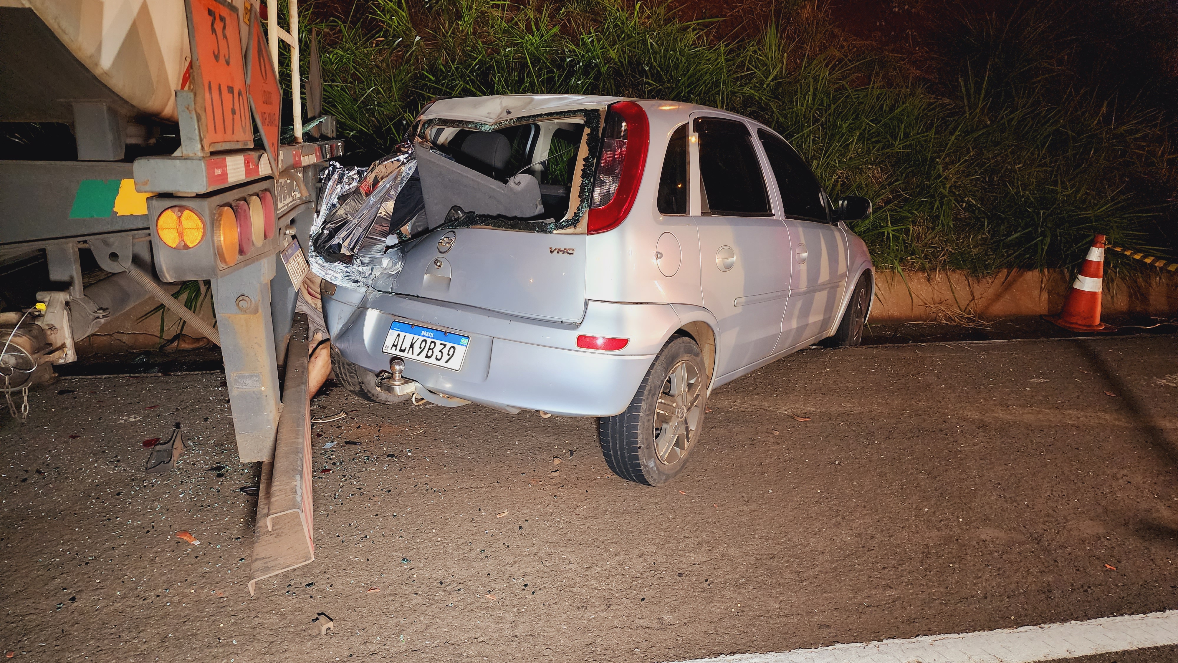 Motorista perde a direção do veículo e mata caminhoneiro prensado no Contorno Norte