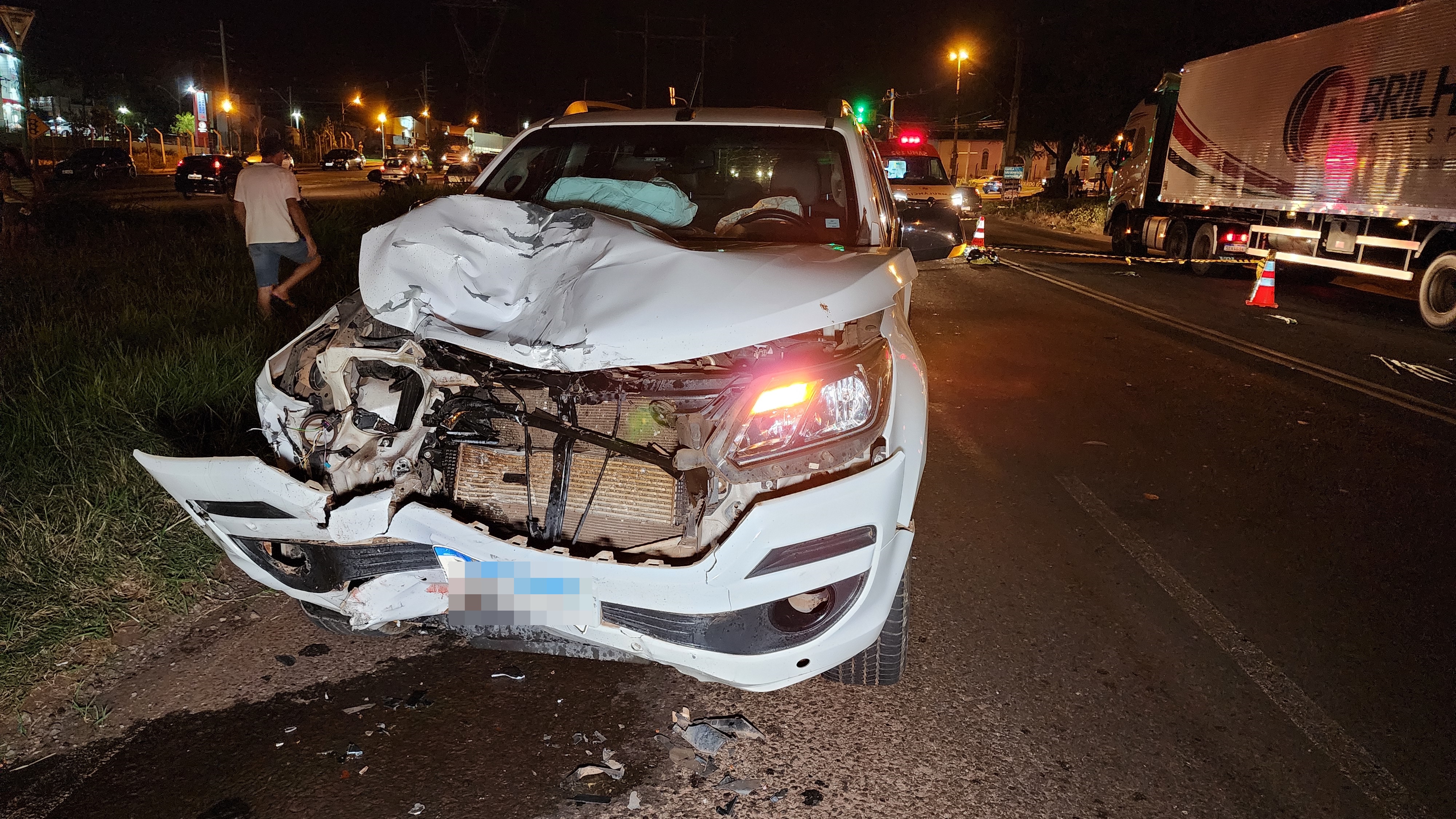 Motorista de 27 anos que atropelou e matou motociclista se apresenta na delegacia