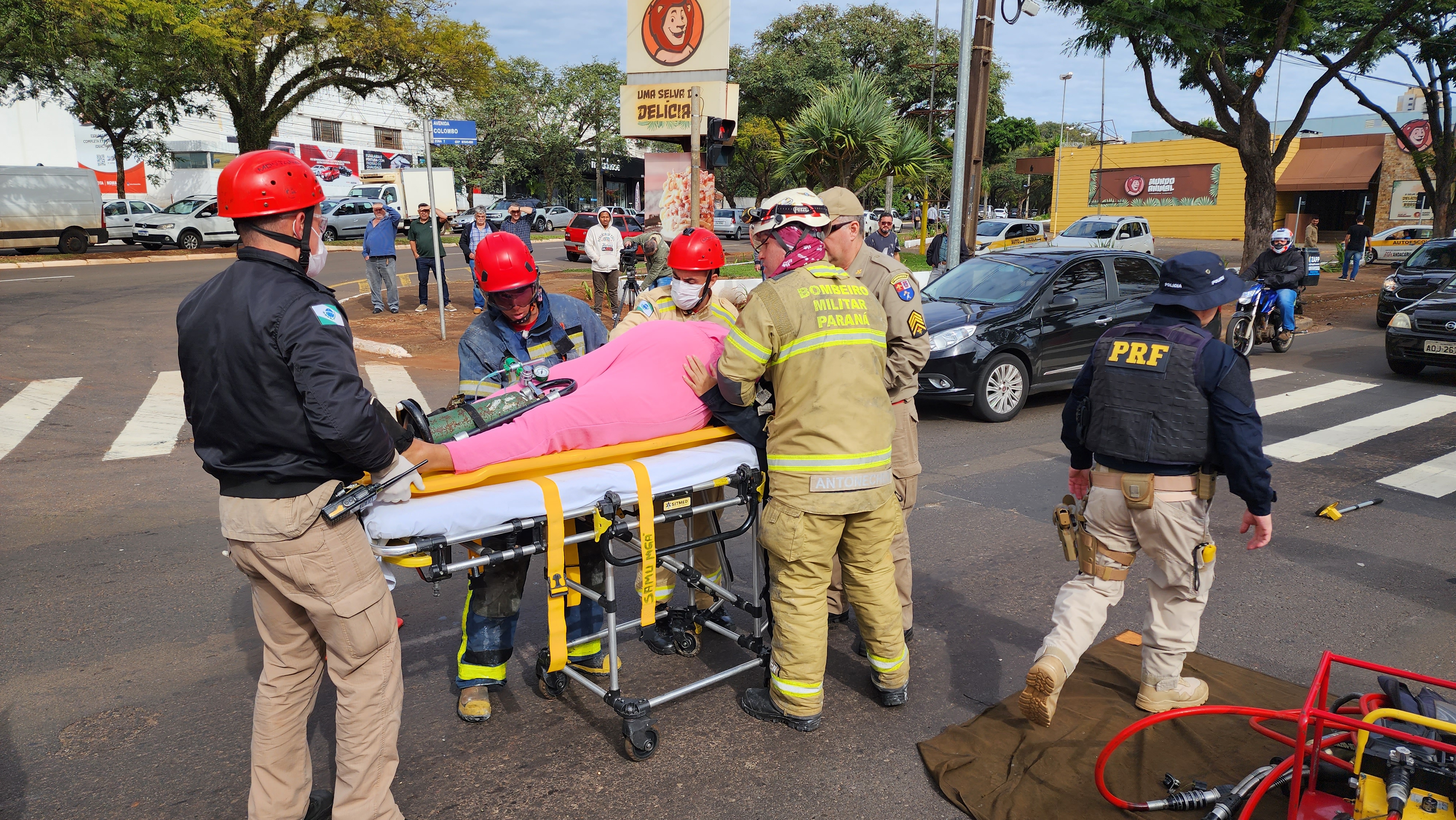 Gestante de 8 meses sofre acidente na Avenida Colombo em Maringá