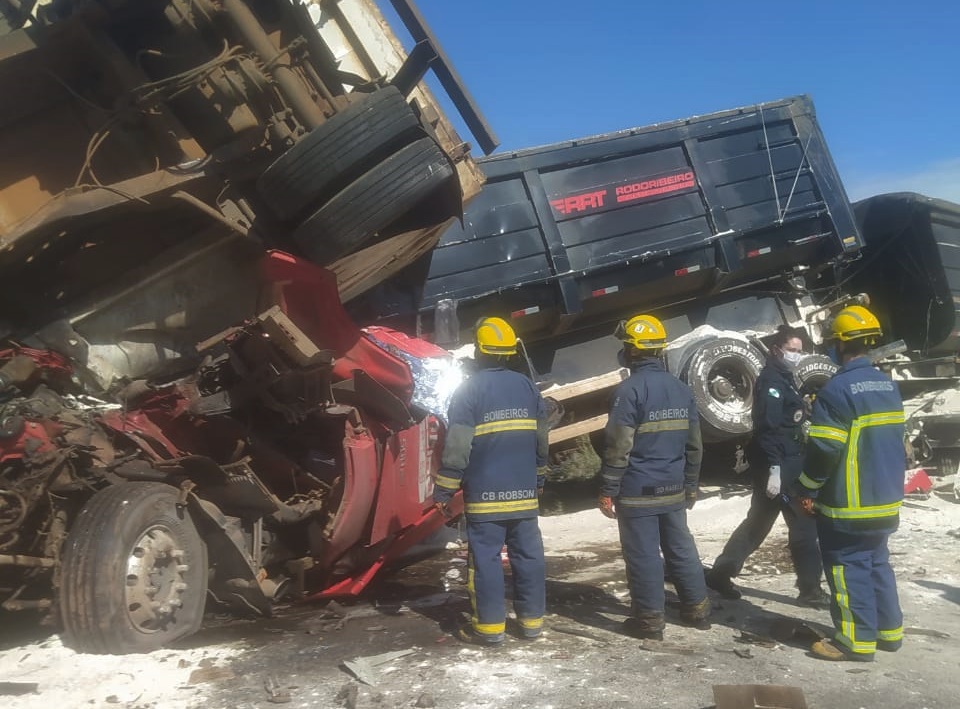 Um homem morre e duas pessoas ficam em estado grave após acidente em rodovia