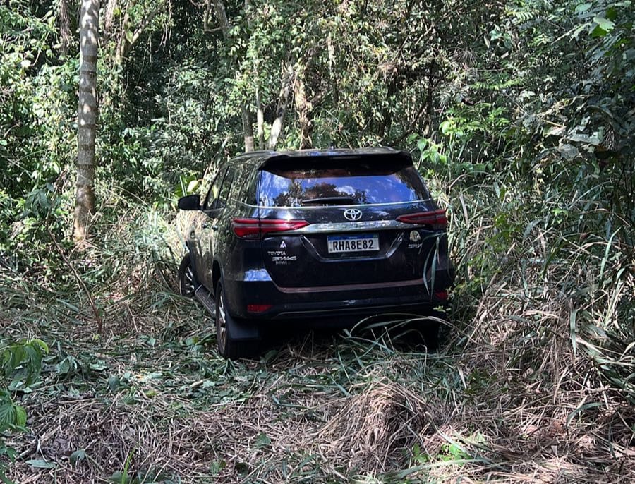 Camionete furtada em estacionamento do aeroporto de Maringá é recuperada pela PM