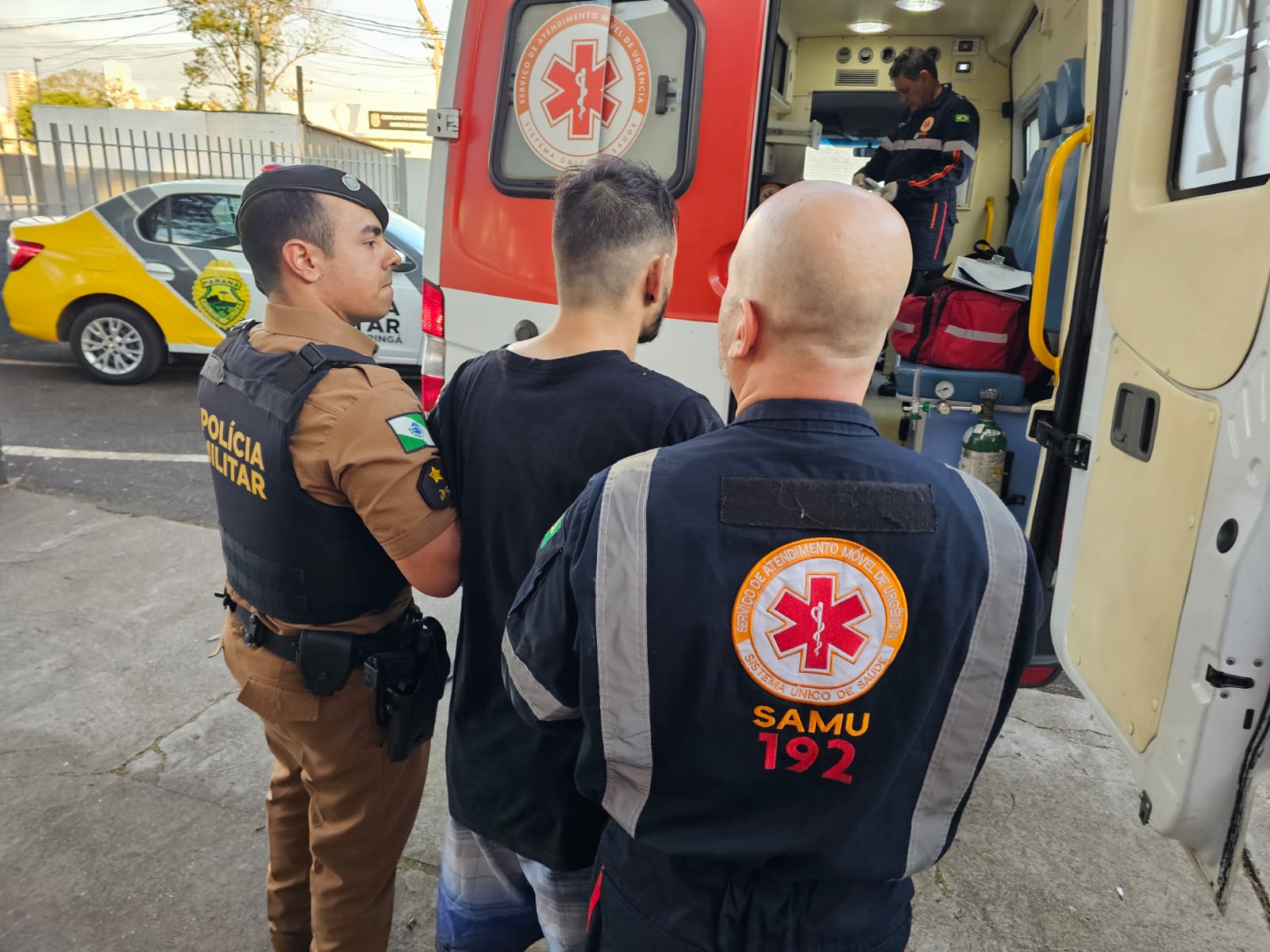 Rapaz em surto é socorrido após engolir buchas de cocaína em Maringá