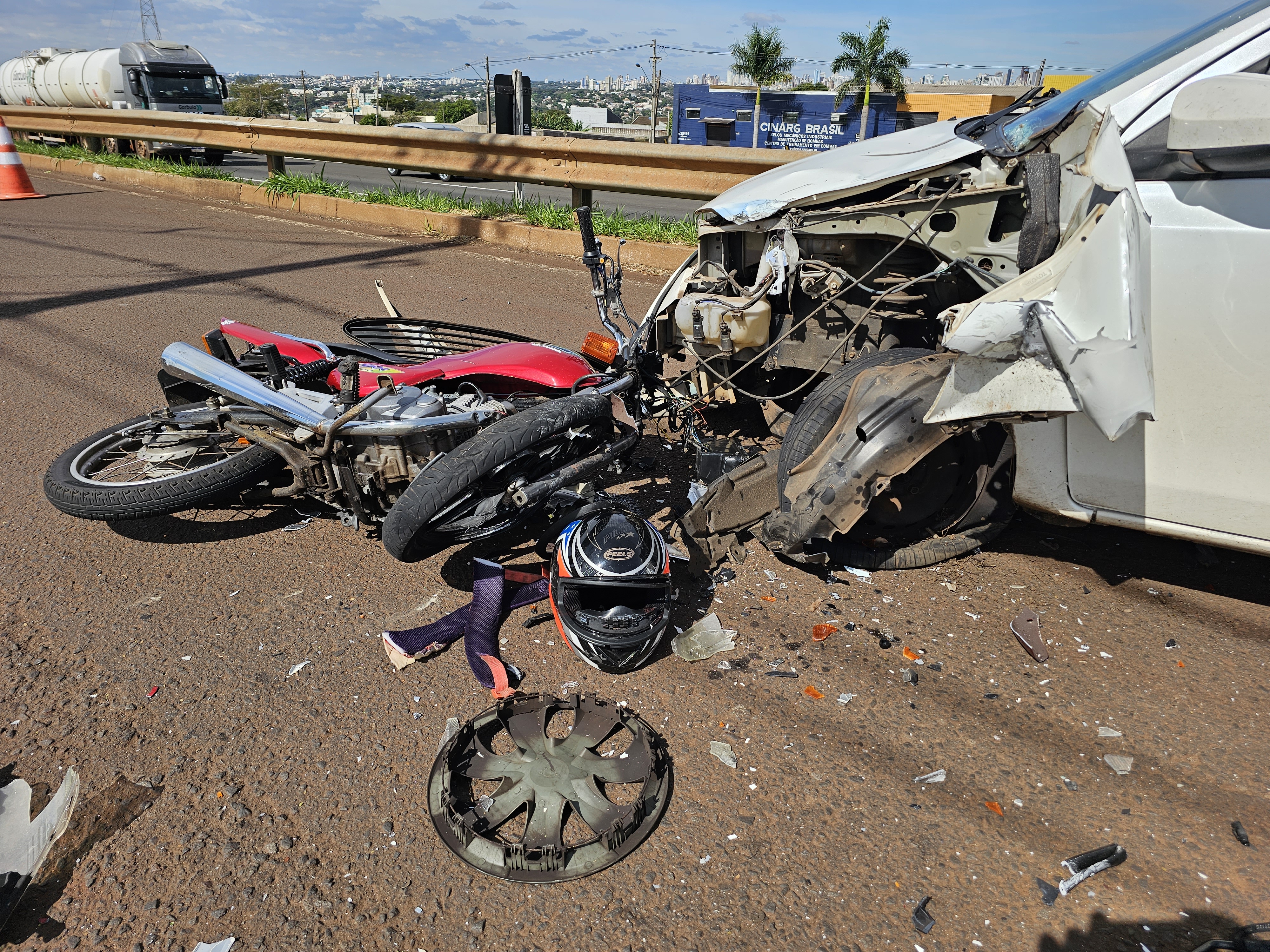 Motociclista que portava cocaína e munições sofre acidente grave em Maringá