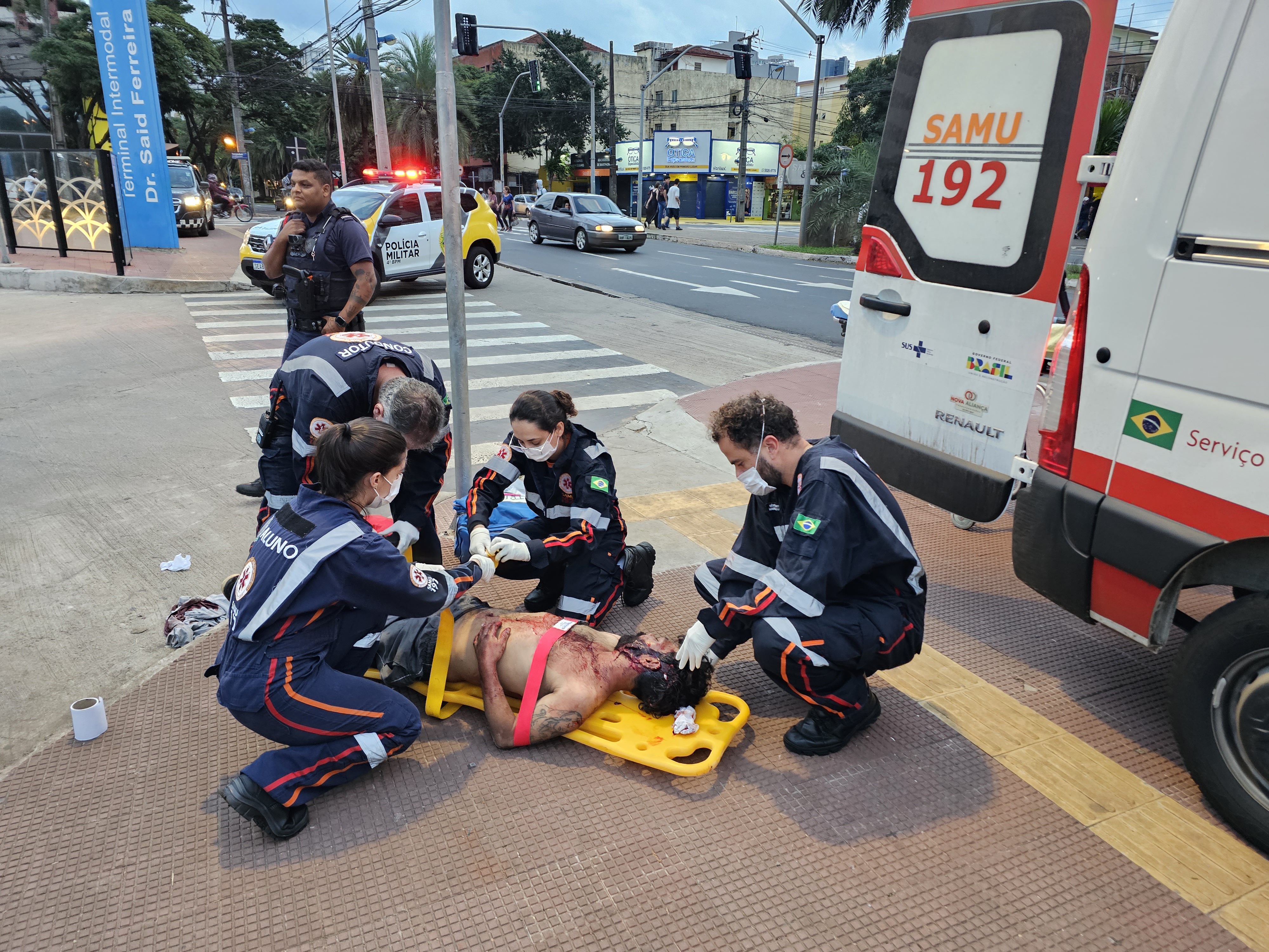 Adolescente desfere sete facadas em outra pessoa na Praça Raposo Tavares