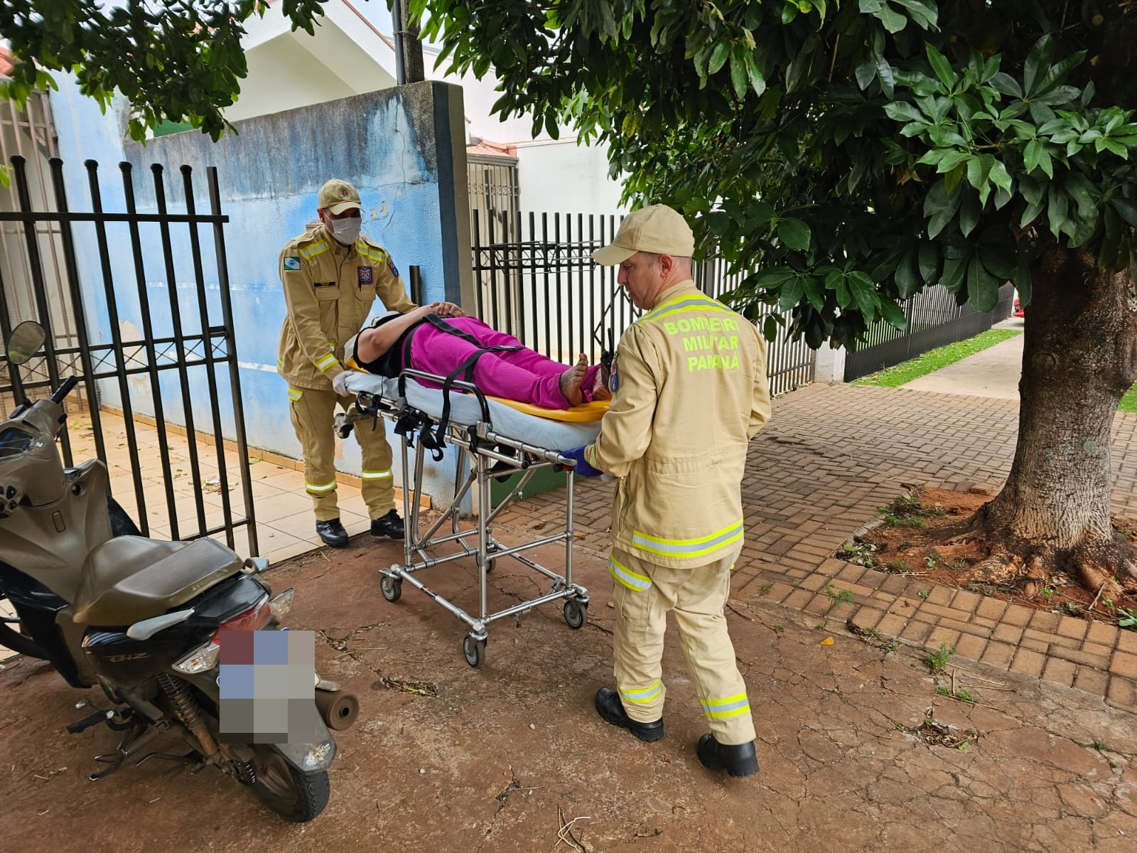 Marido agride com muita violência a esposa e foge em seguida