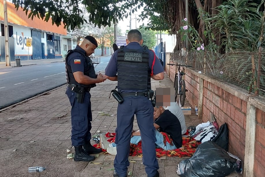 Foragido da justiça com quatro mandados de prisão é detido com bike furtada em Maringá