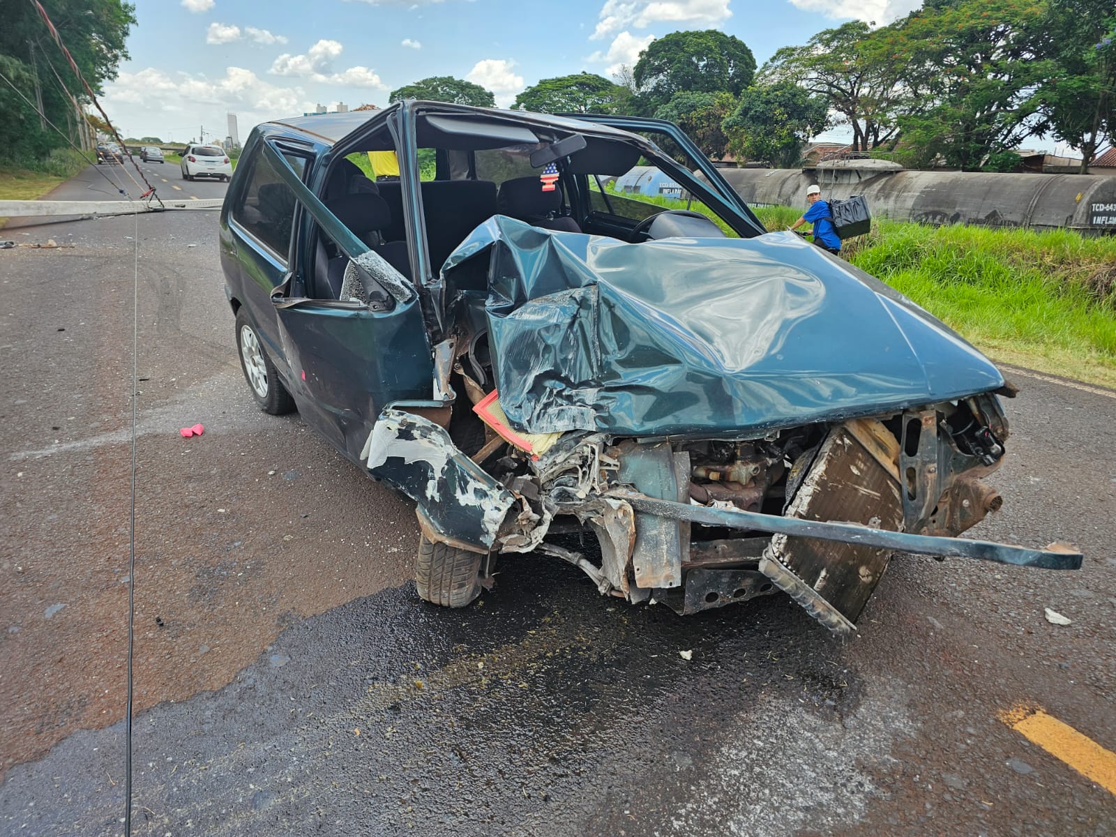 Ladrão furta automóvel e se envolve em acidente minutos depois