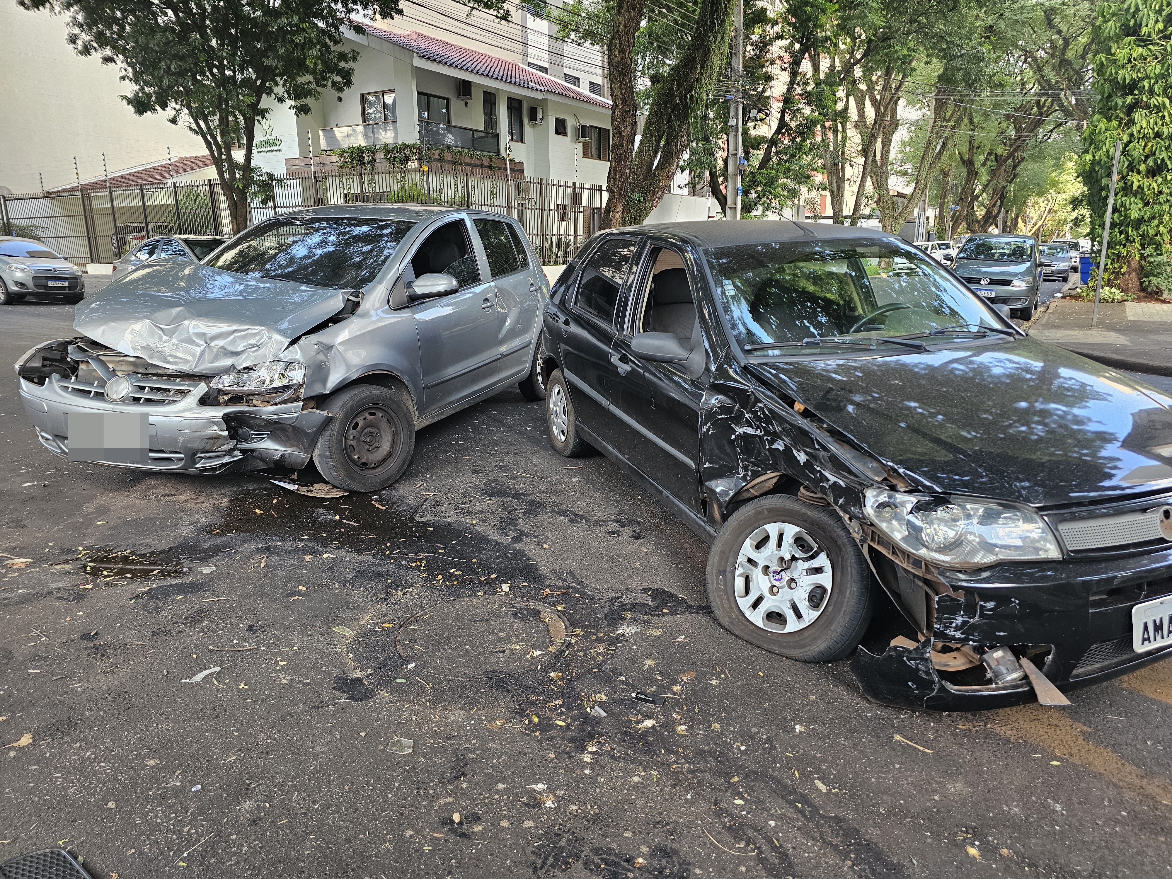 Motorista abandona veículo após causar acidente na Vila Santo Antônio