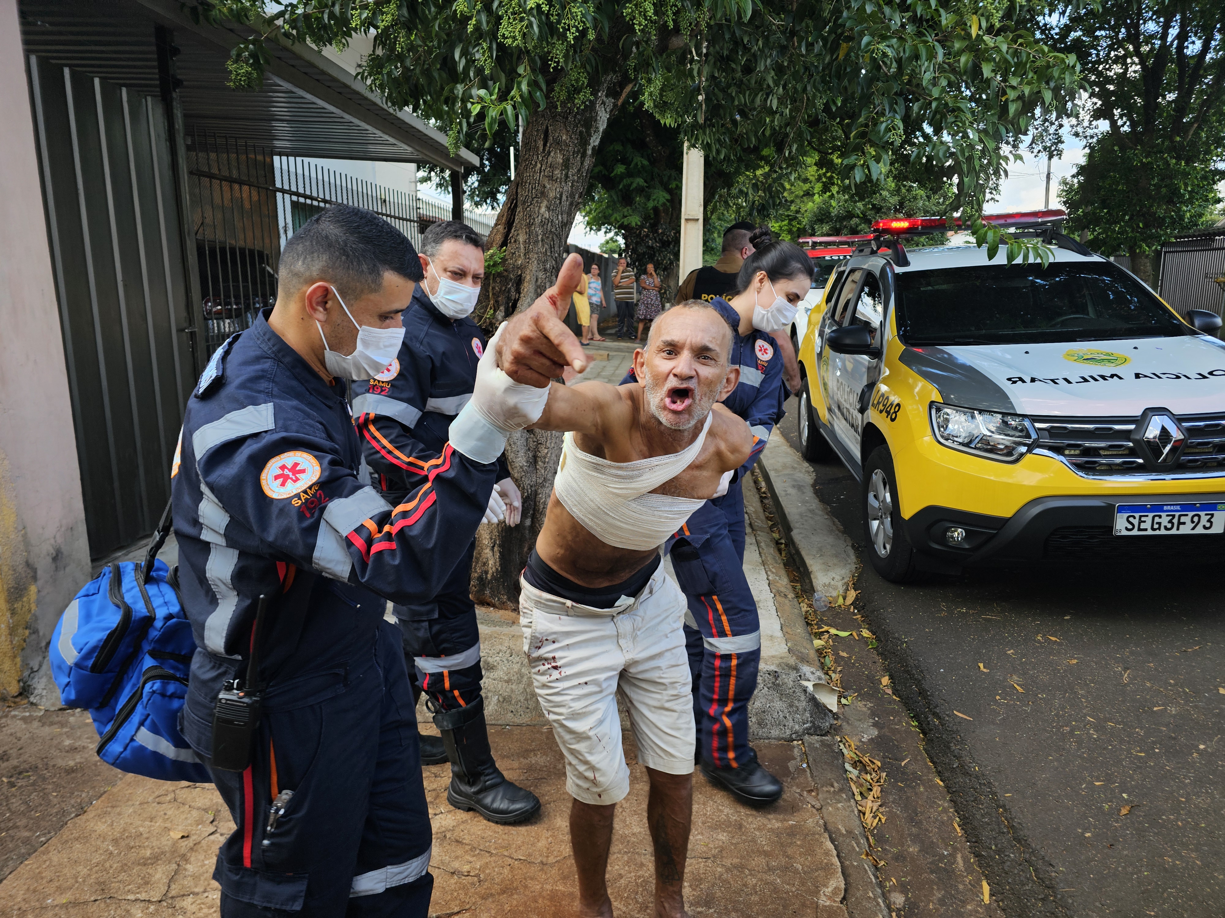 Mulher fere com duas facadas homem no Conjunto Borba Gato