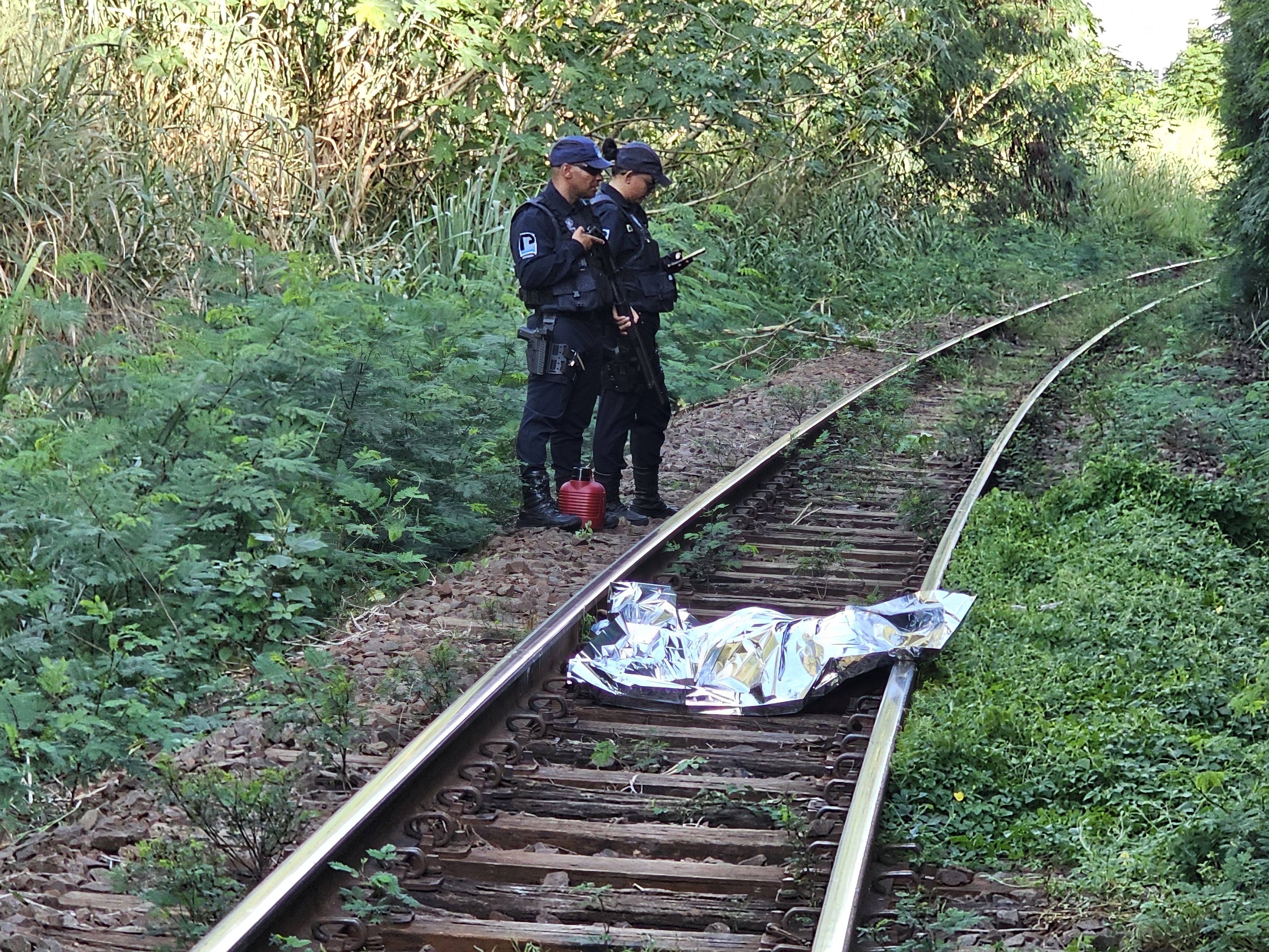 Mulher é encontrada morta na linha do trem em Sarandi