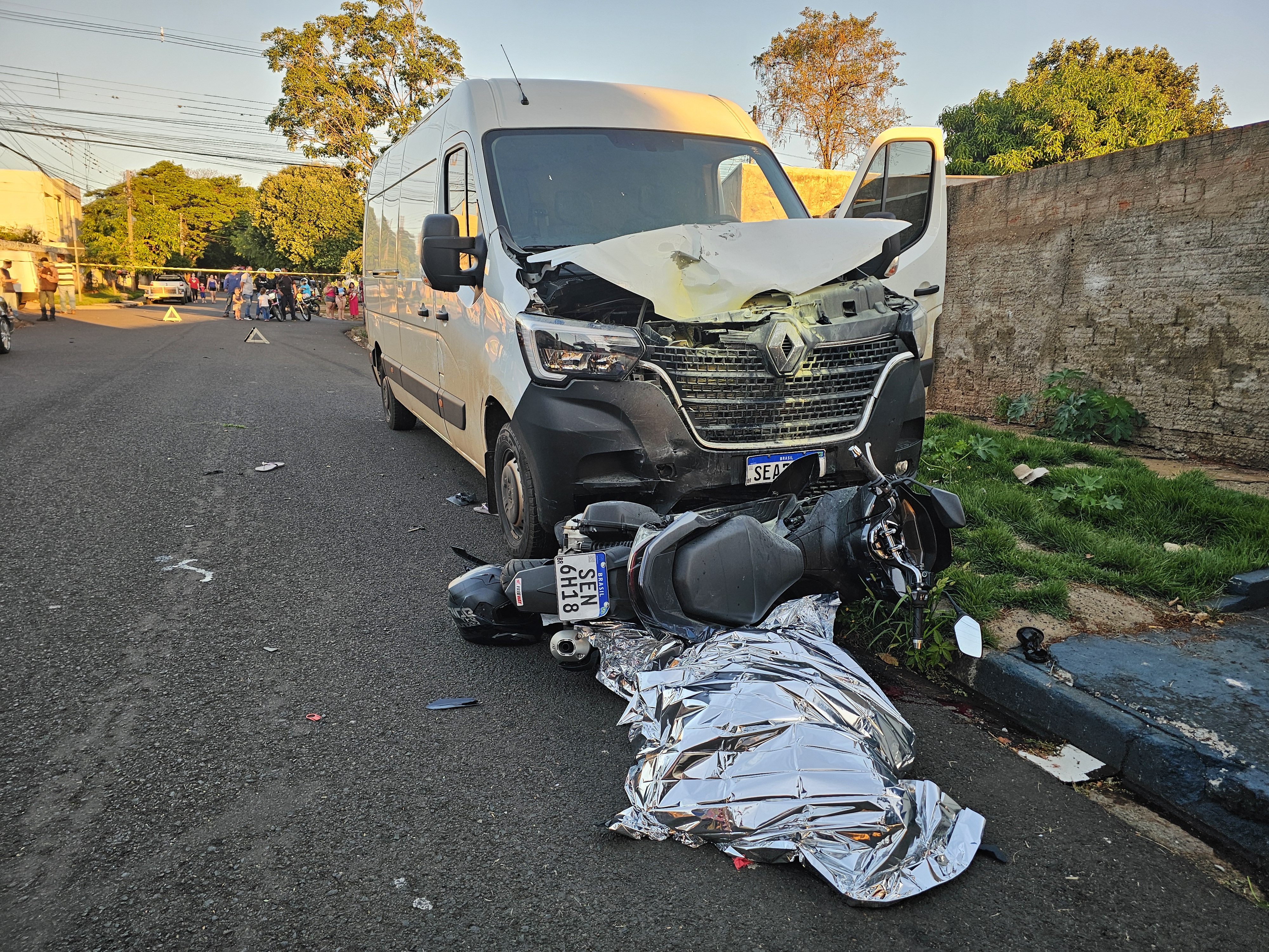 Tragédia no trânsito: Mulher de 46 anos morre após ser atingida por uma van em Maringá