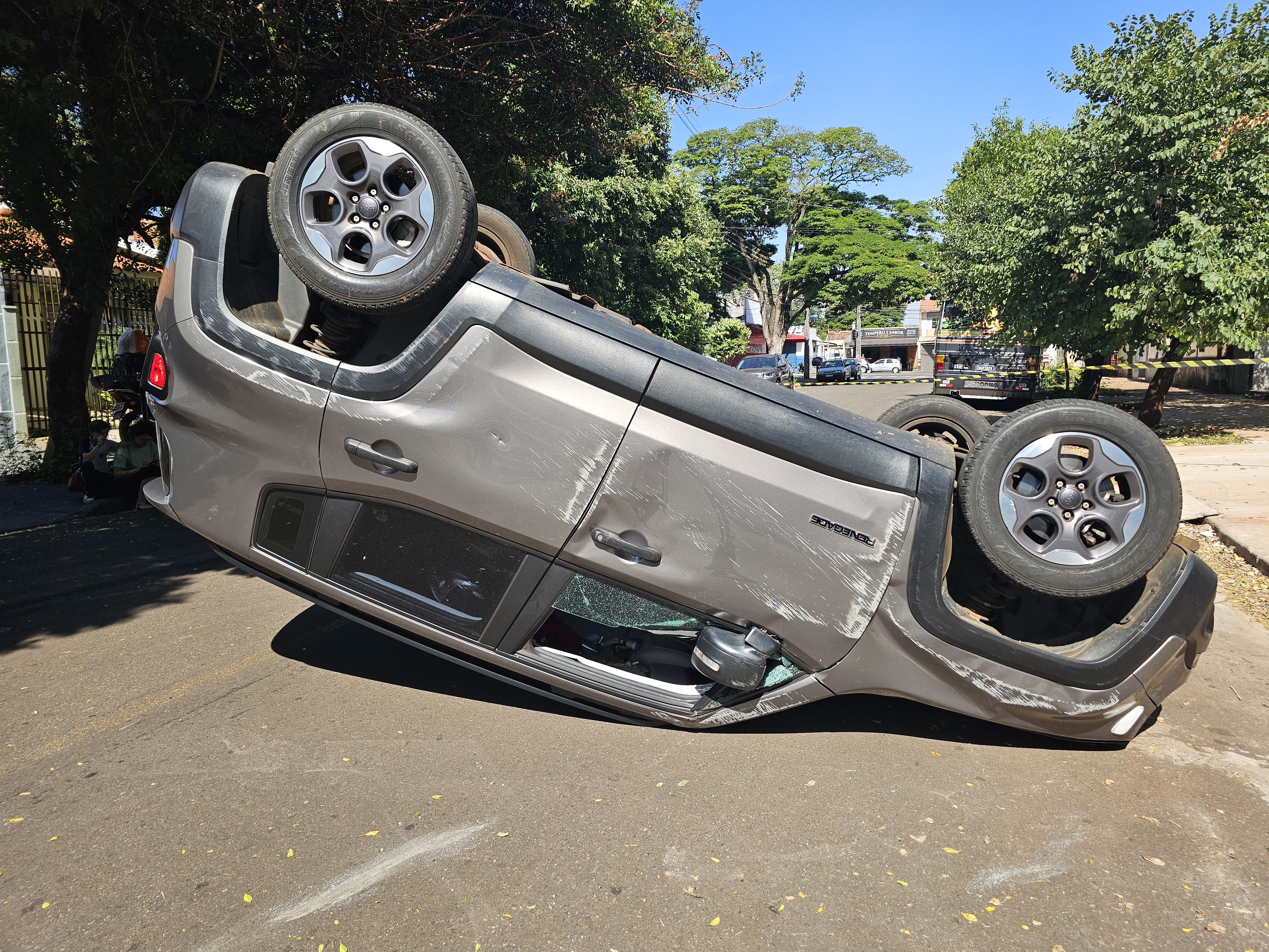 Motorista causa acidente ao cruzar preferencial em Maringá