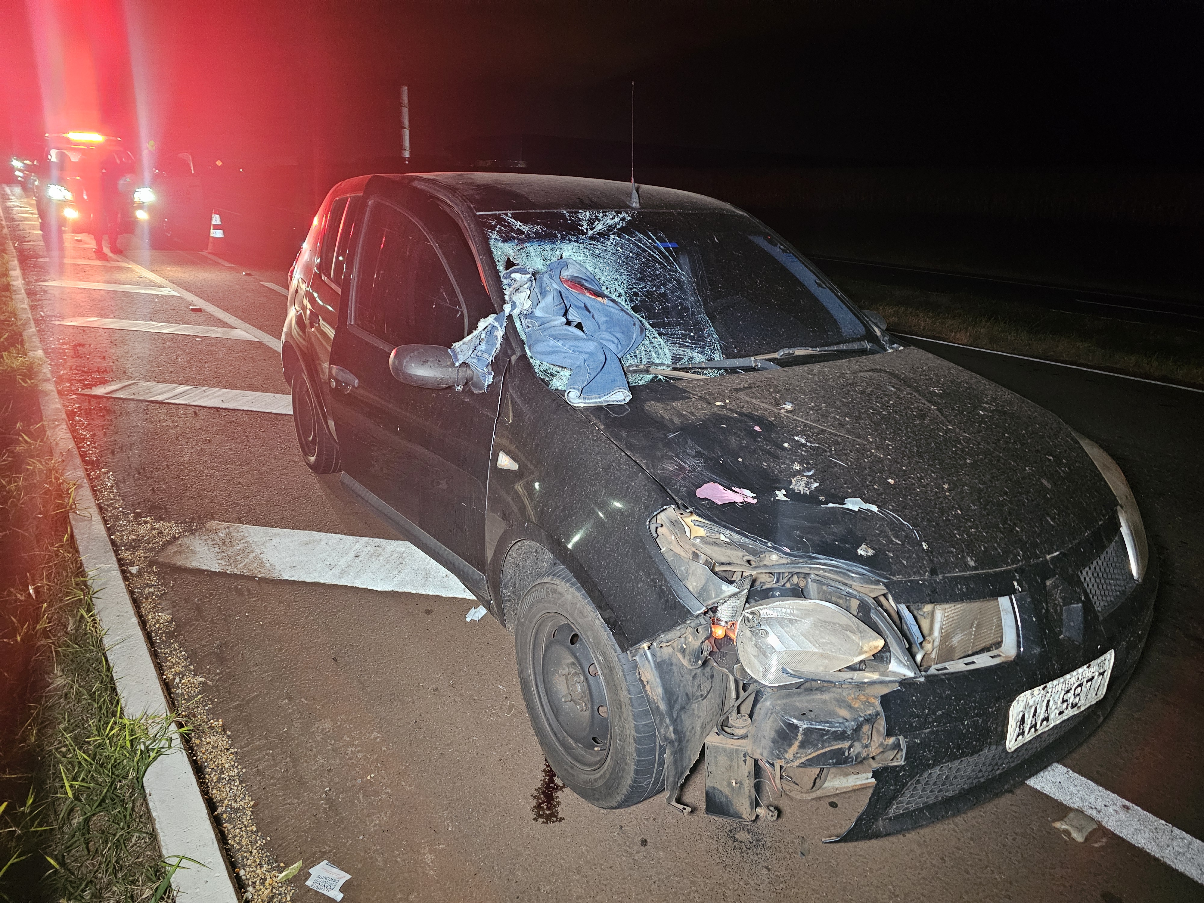 Pedestre invade carro pelo para-brisa após morrer atropelado na rodovia de Paiçandu