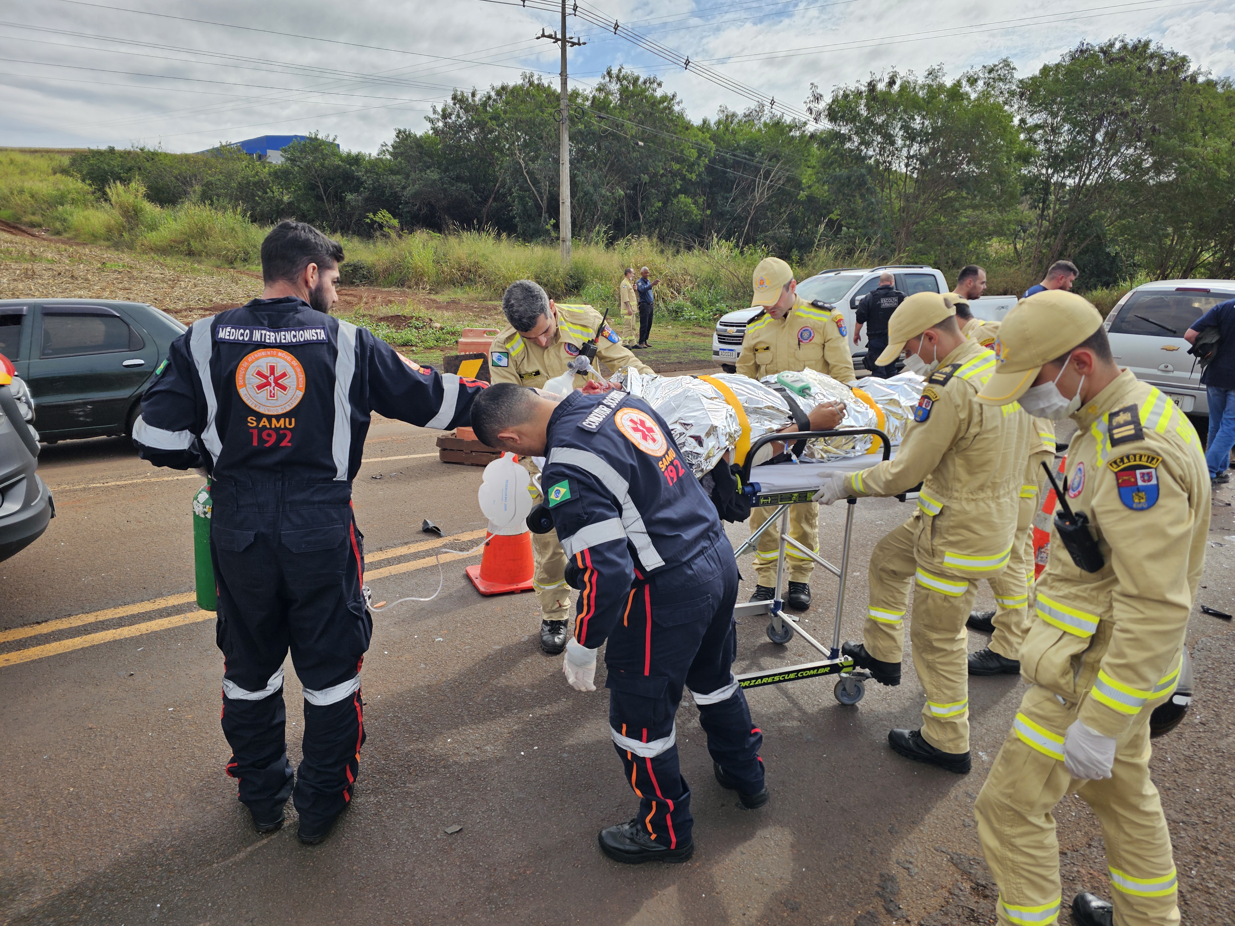 Motociclista de 21 anos é entubado ao bater contra carro na rodovia PR-317