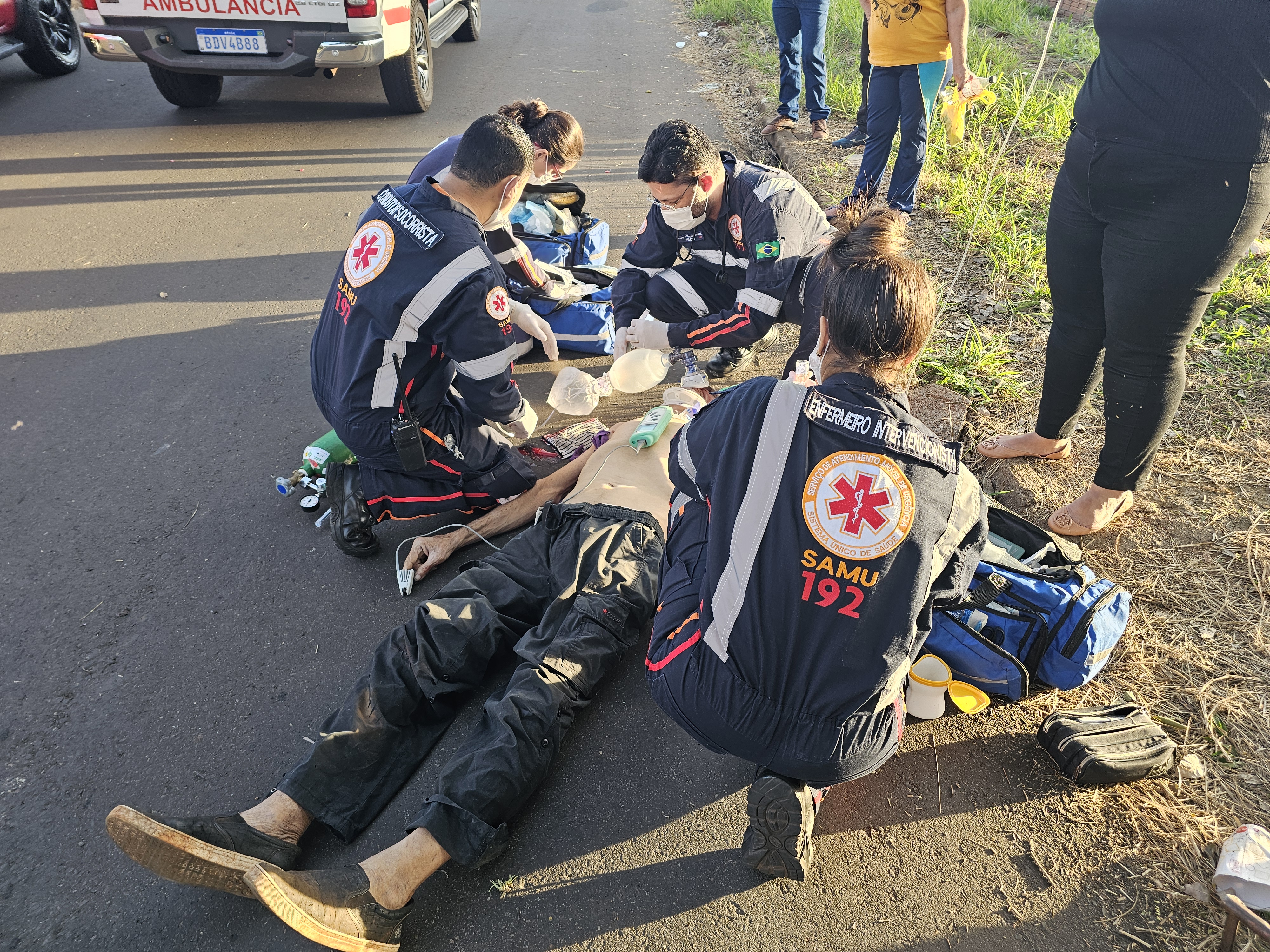 Idoso é entubado ao sofrer acidente de bicicleta na Avenida Alziro Zarur