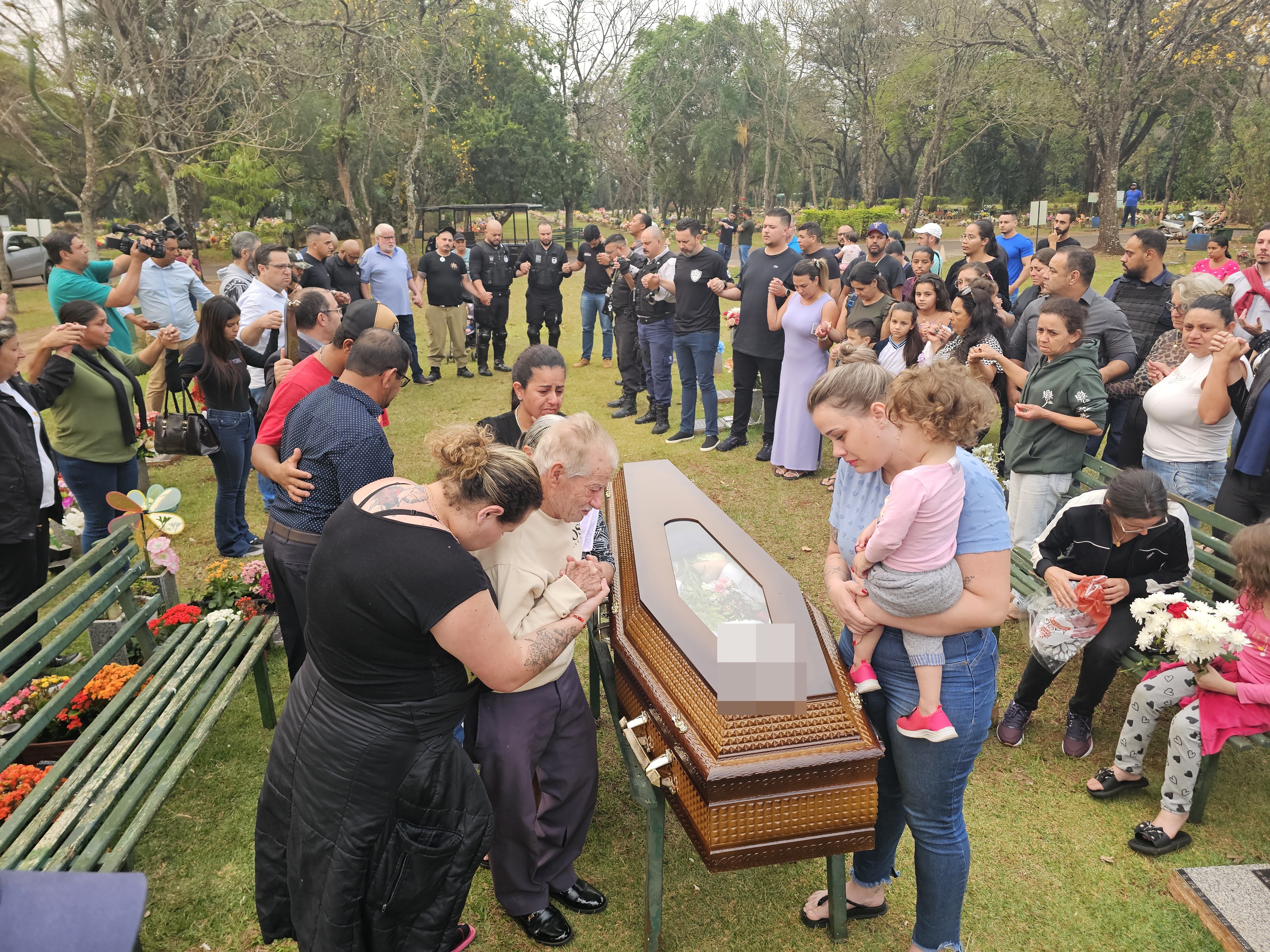 Vigilante morto por bandidos é enterrado em Maringá