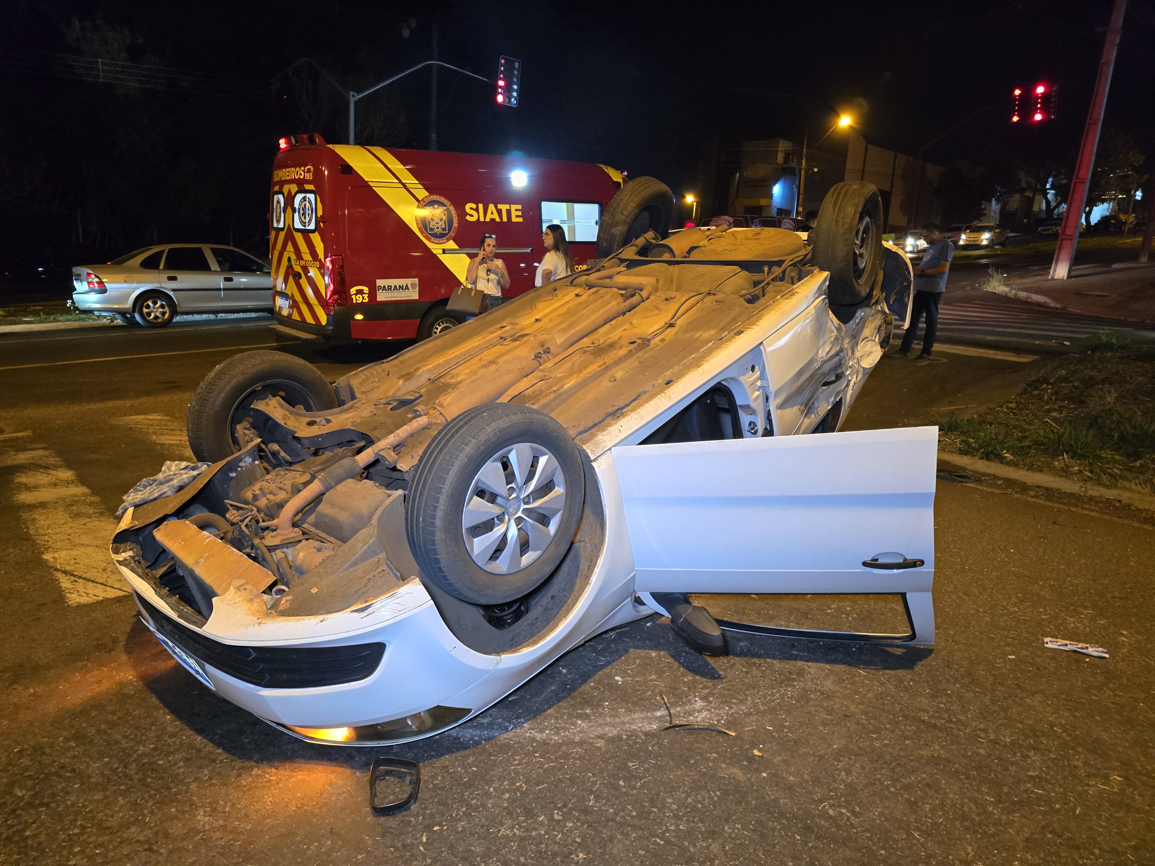 Músico perde um dedo da mão ao capotar automóvel em Maringá